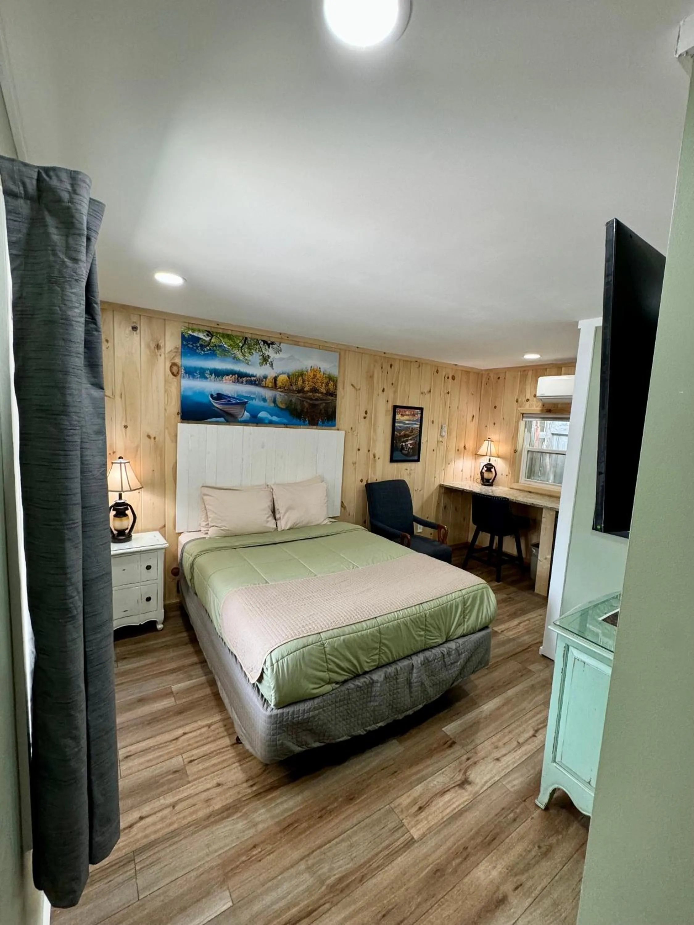 Bed in Homestead Inn - Blowing Rock