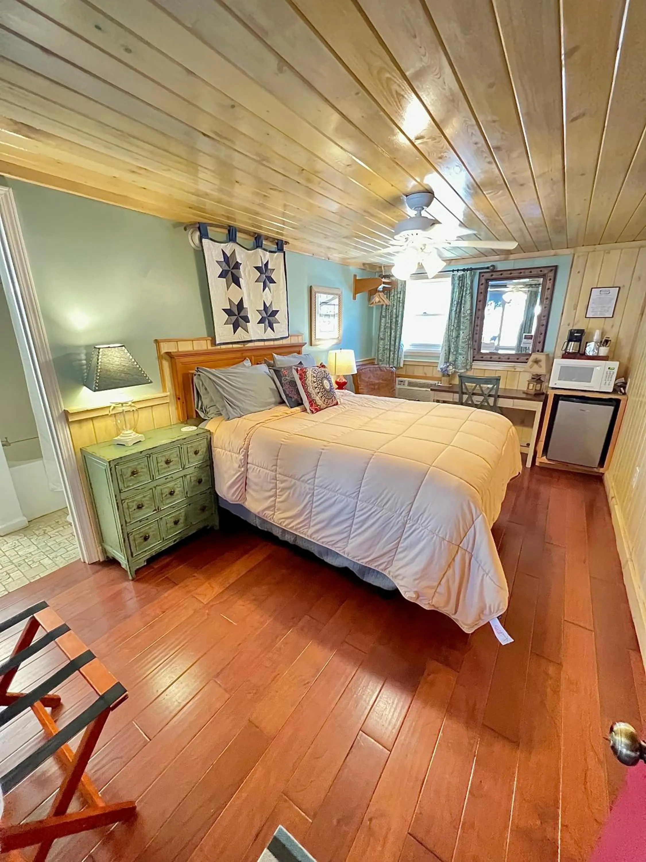 Bed in Homestead Inn - Blowing Rock