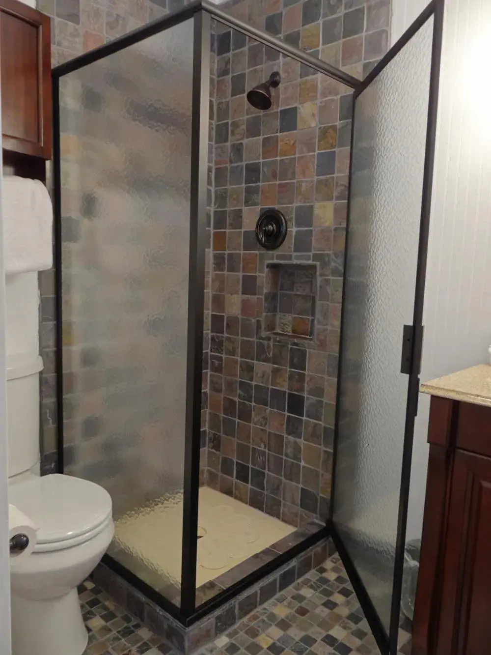 Queen Room in Homestead Inn - Blowing Rock Queen Room in Homestead Inn - Blowing Rock