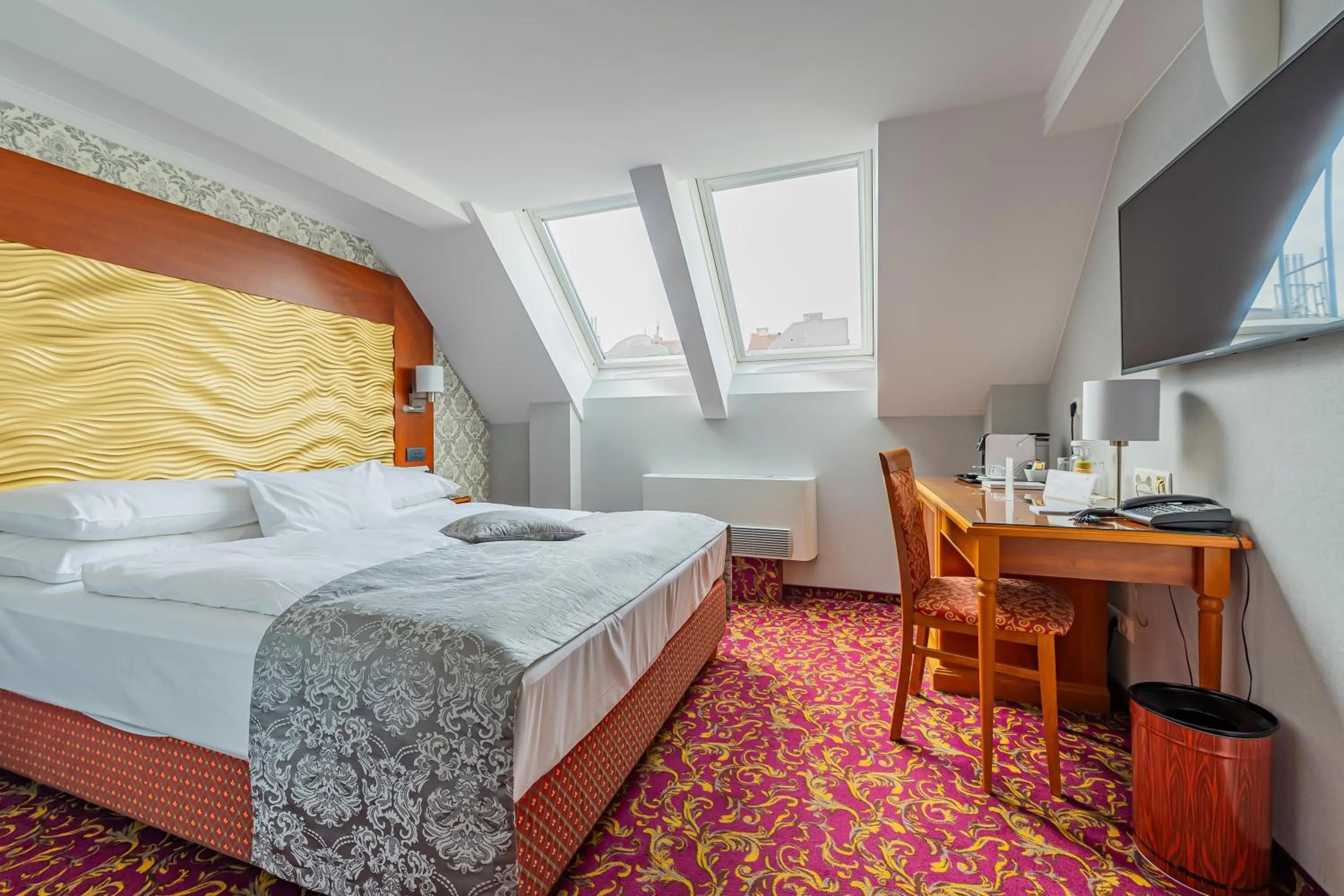 Bedroom, Bed in Hotel Josefshof am Rathaus