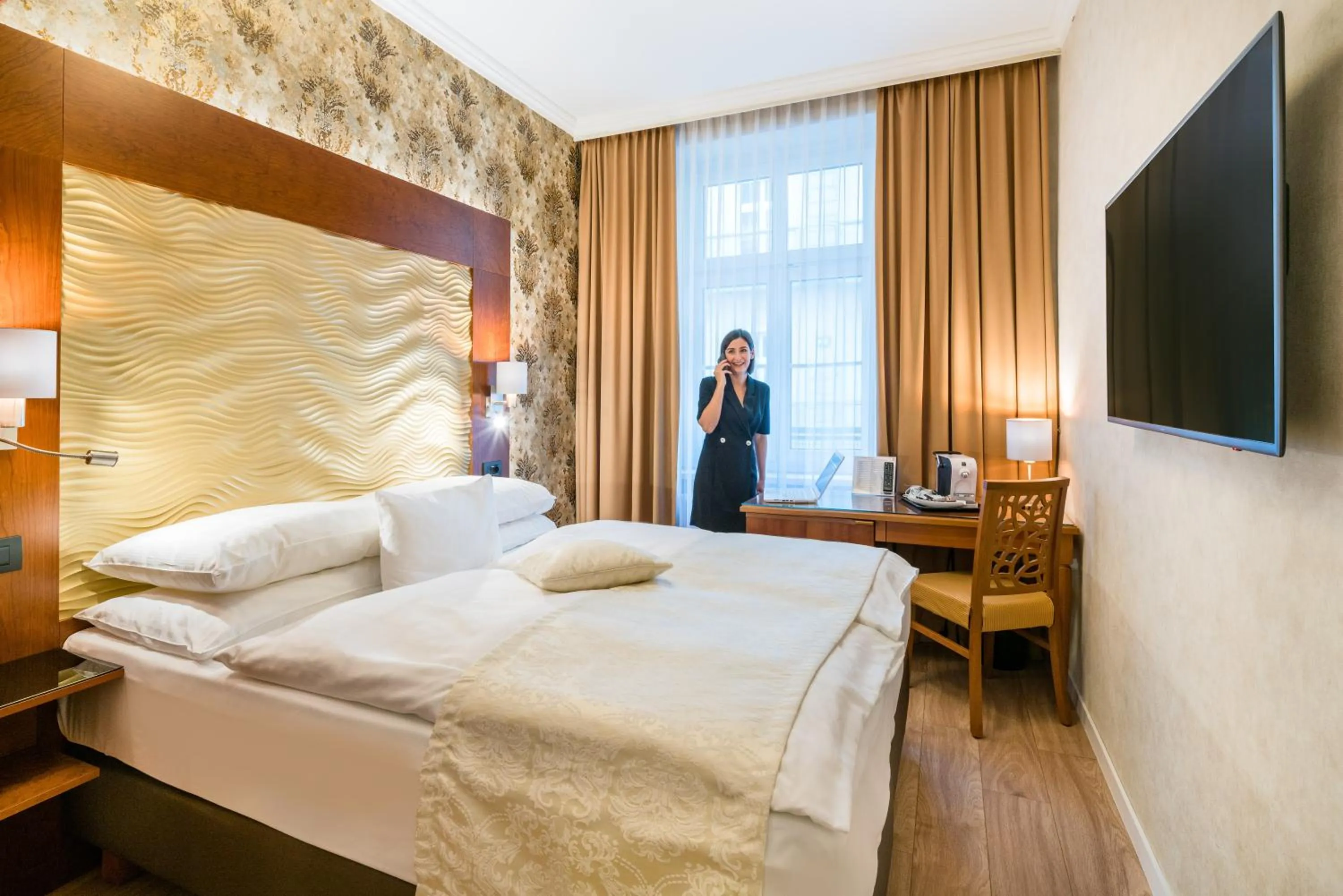 Photo of the whole room, Bed in Hotel Josefshof am Rathaus