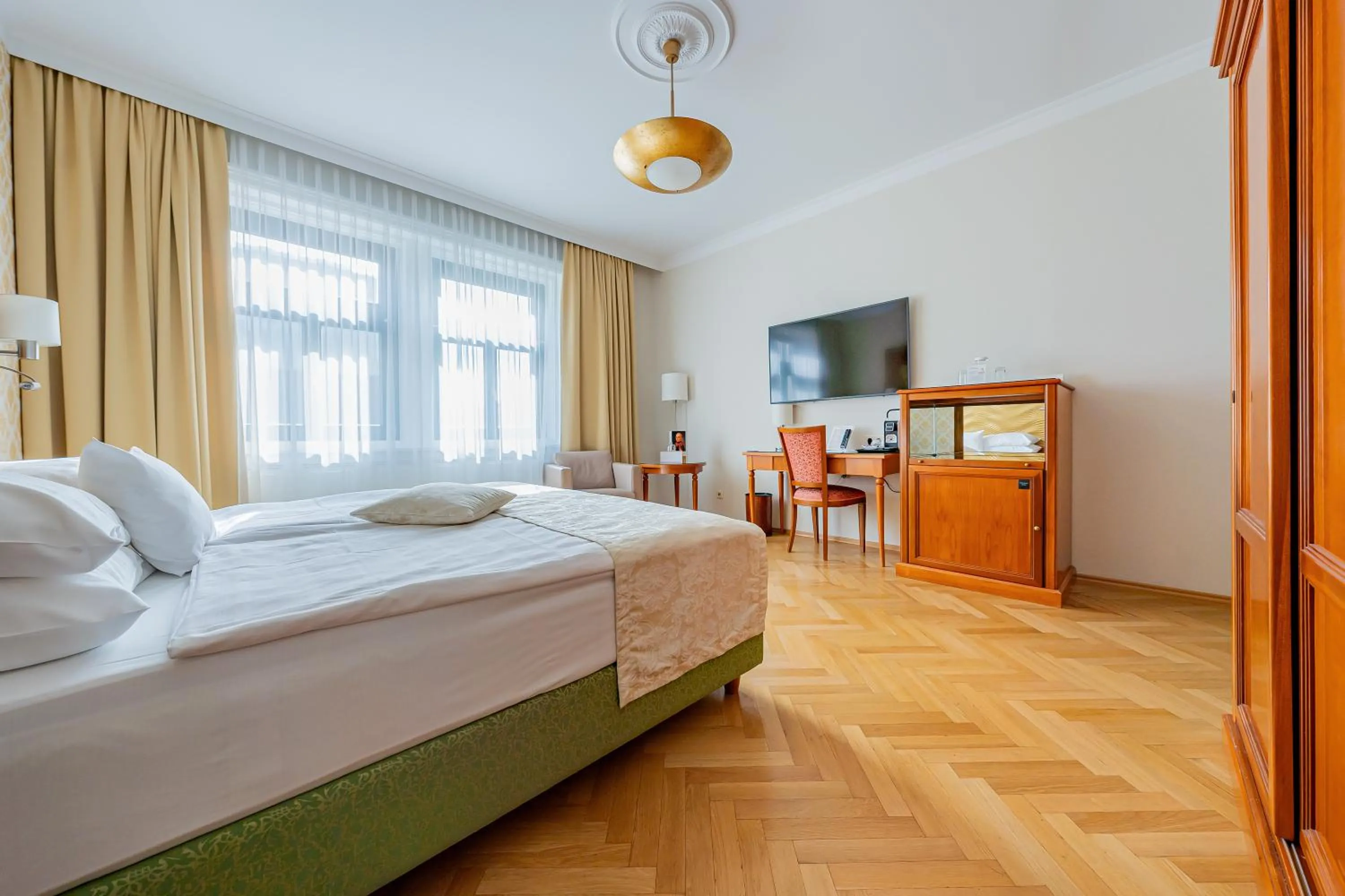 Bedroom, Bed in Hotel Josefshof am Rathaus