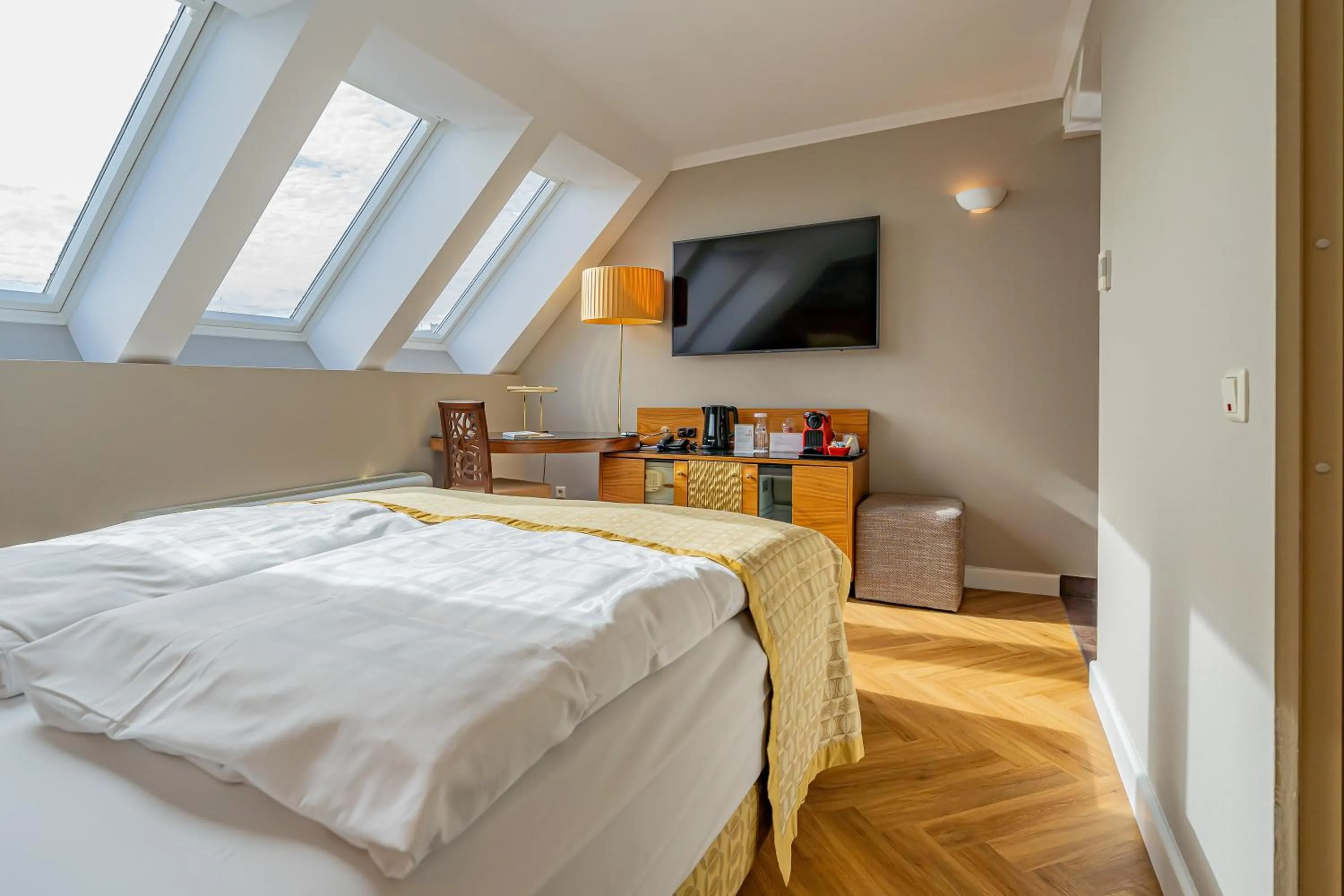 Photo of the whole room, Bed in Hotel Josefshof am Rathaus