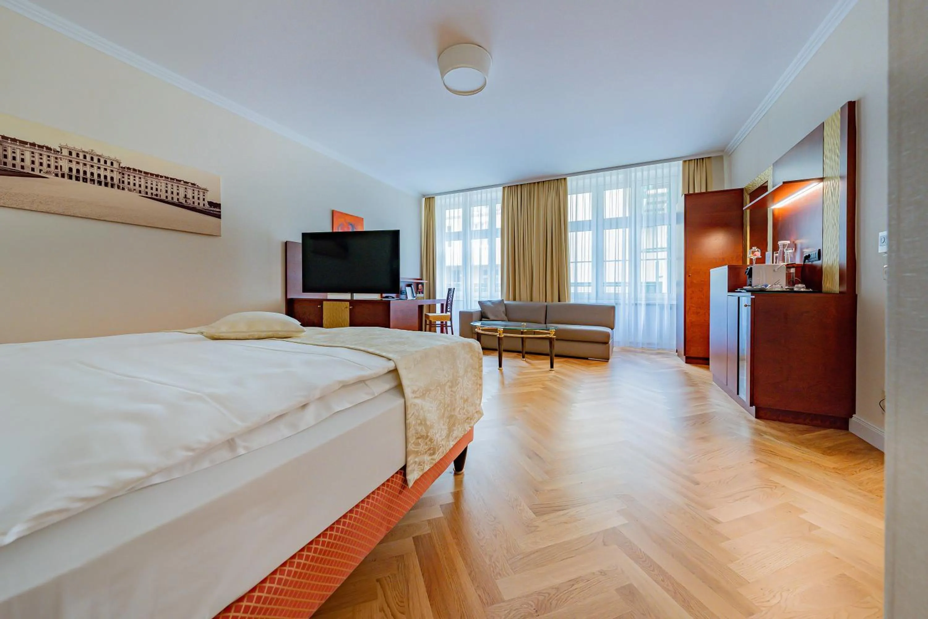 Photo of the whole room, Bed in Hotel Josefshof am Rathaus