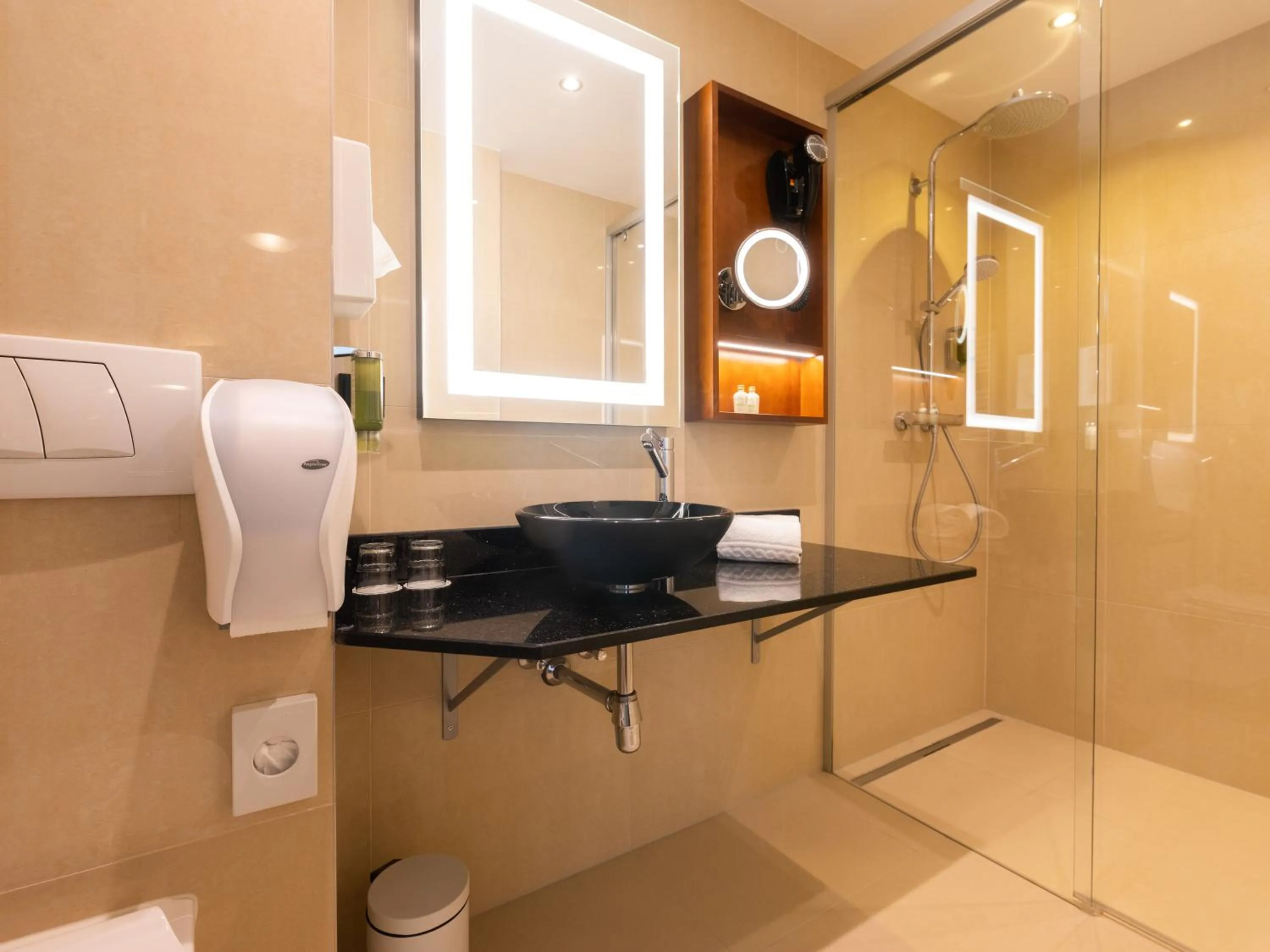 Shower in Hotel Josefshof am Rathaus