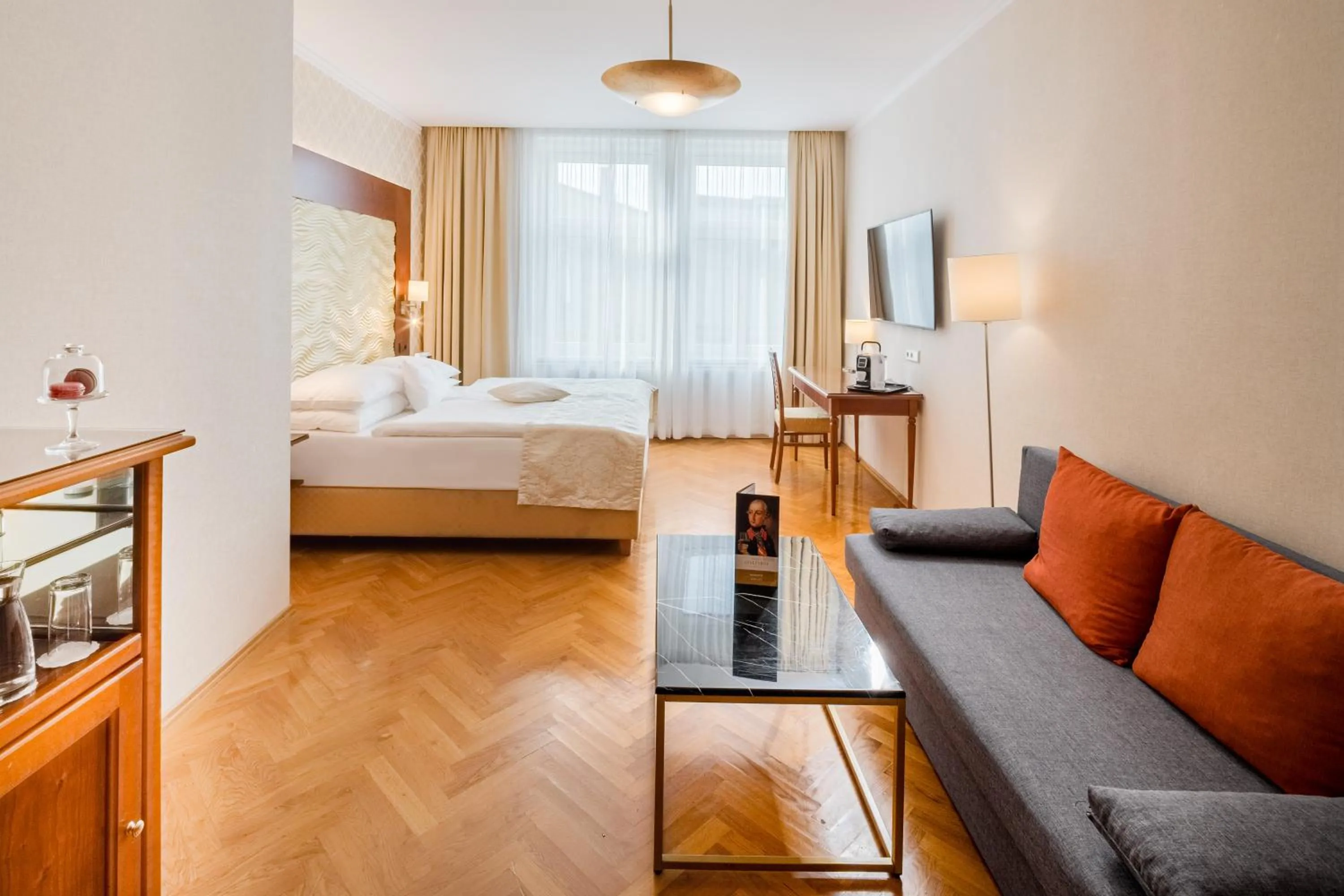 Bedroom, Bed in Hotel Josefshof am Rathaus