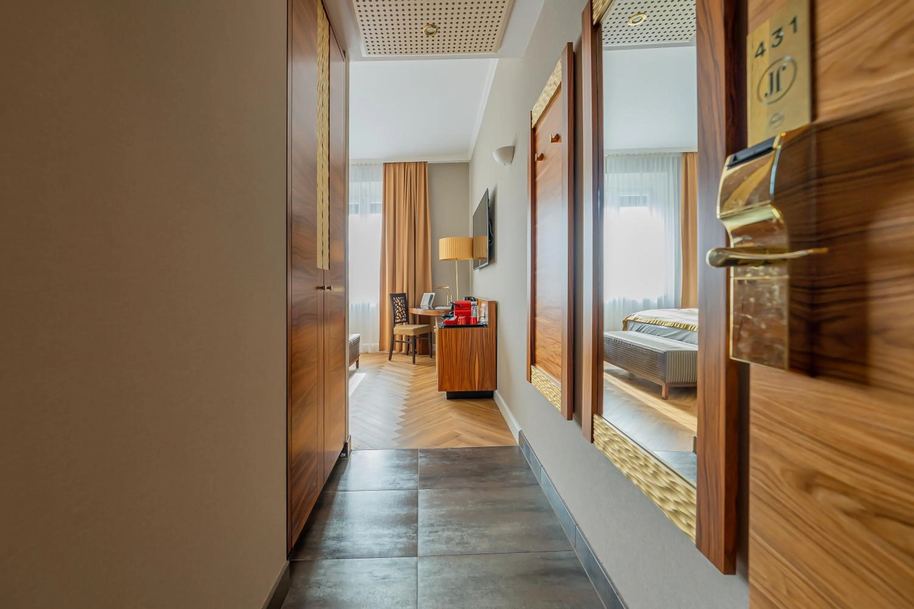 Photo of the whole room in Hotel Josefshof am Rathaus