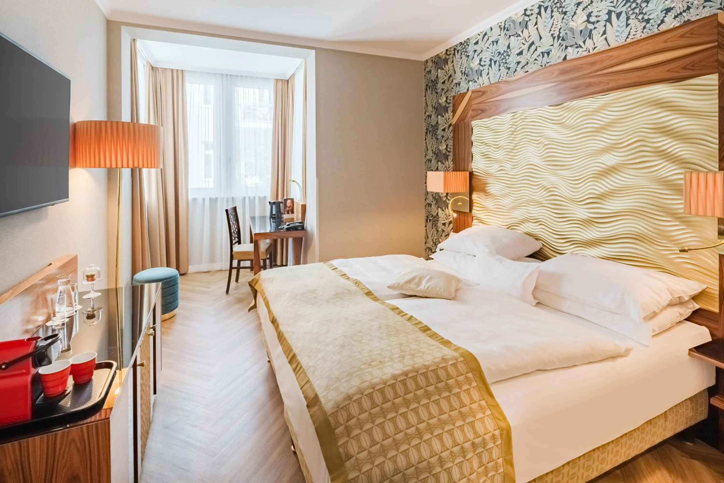 Bedroom, Bed in Hotel Josefshof am Rathaus