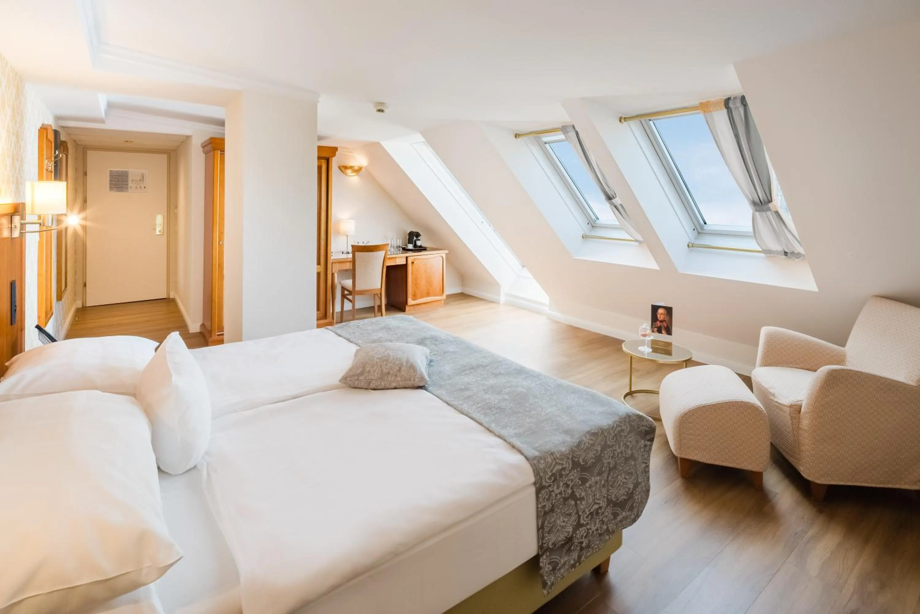 Bedroom, Bed in Hotel Josefshof am Rathaus