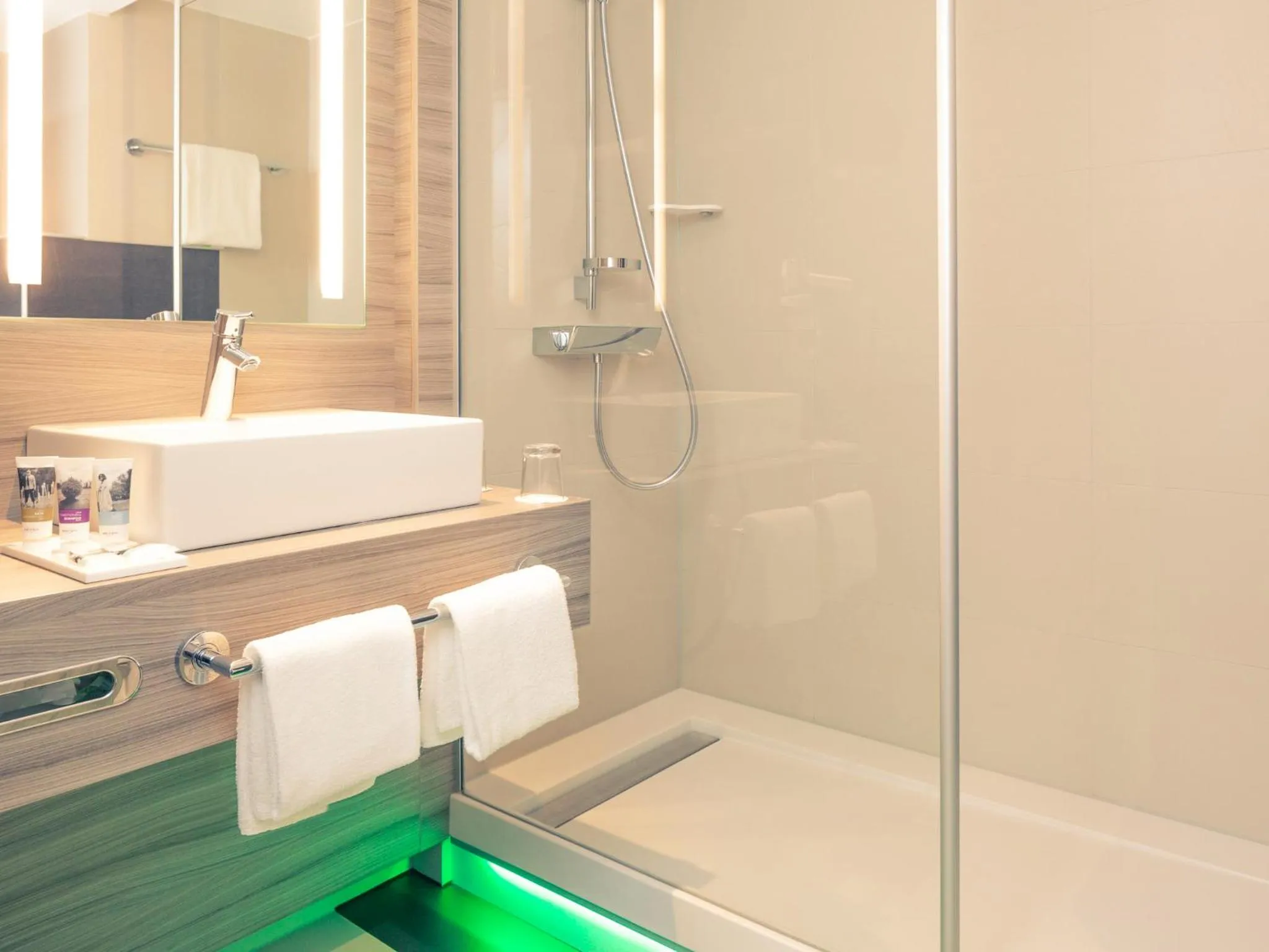 Shower in Mercure Salzburg City