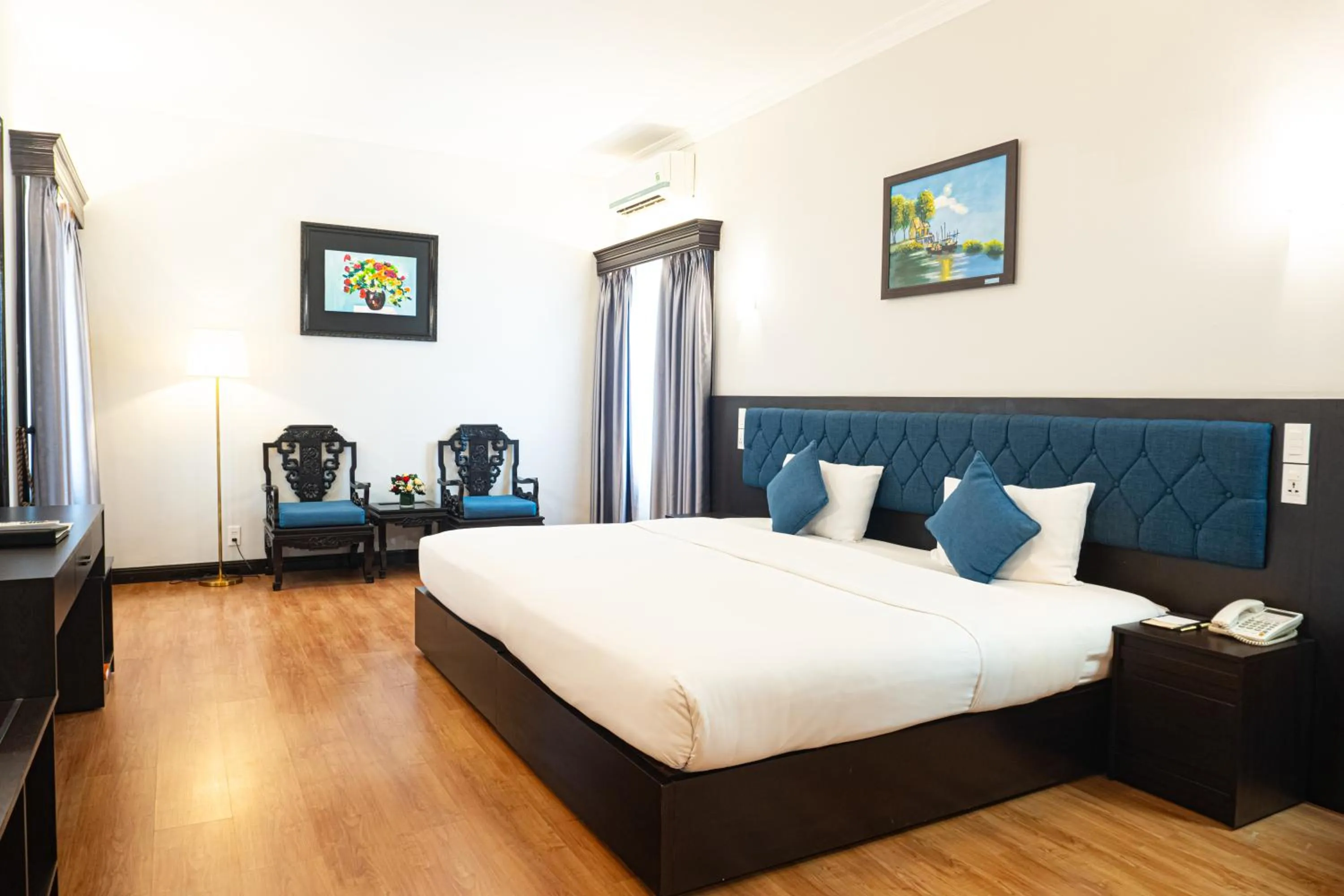 Bedroom, Bed in Royal Hotel Saigon