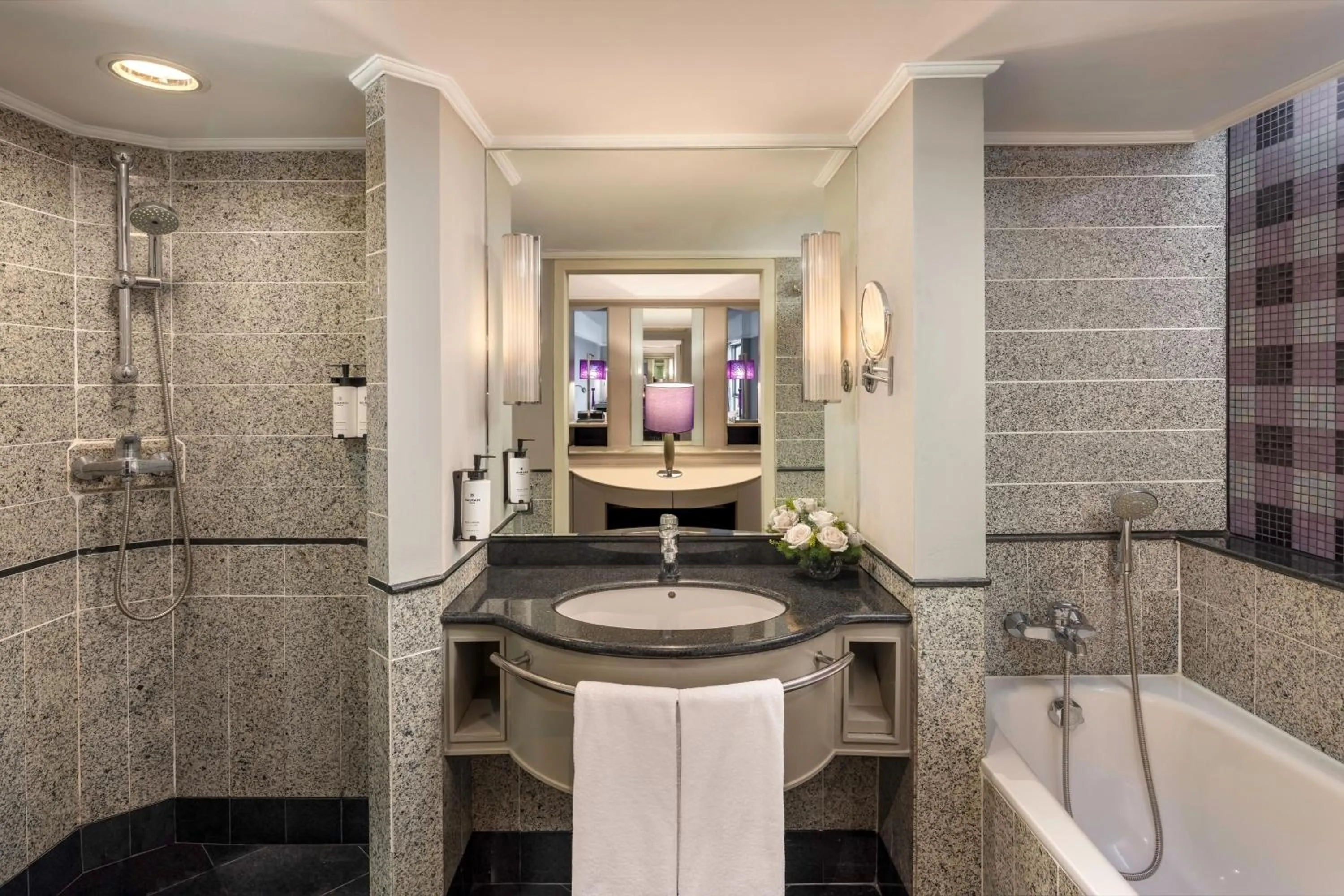 Shower in Sofitel Saigon Plaza