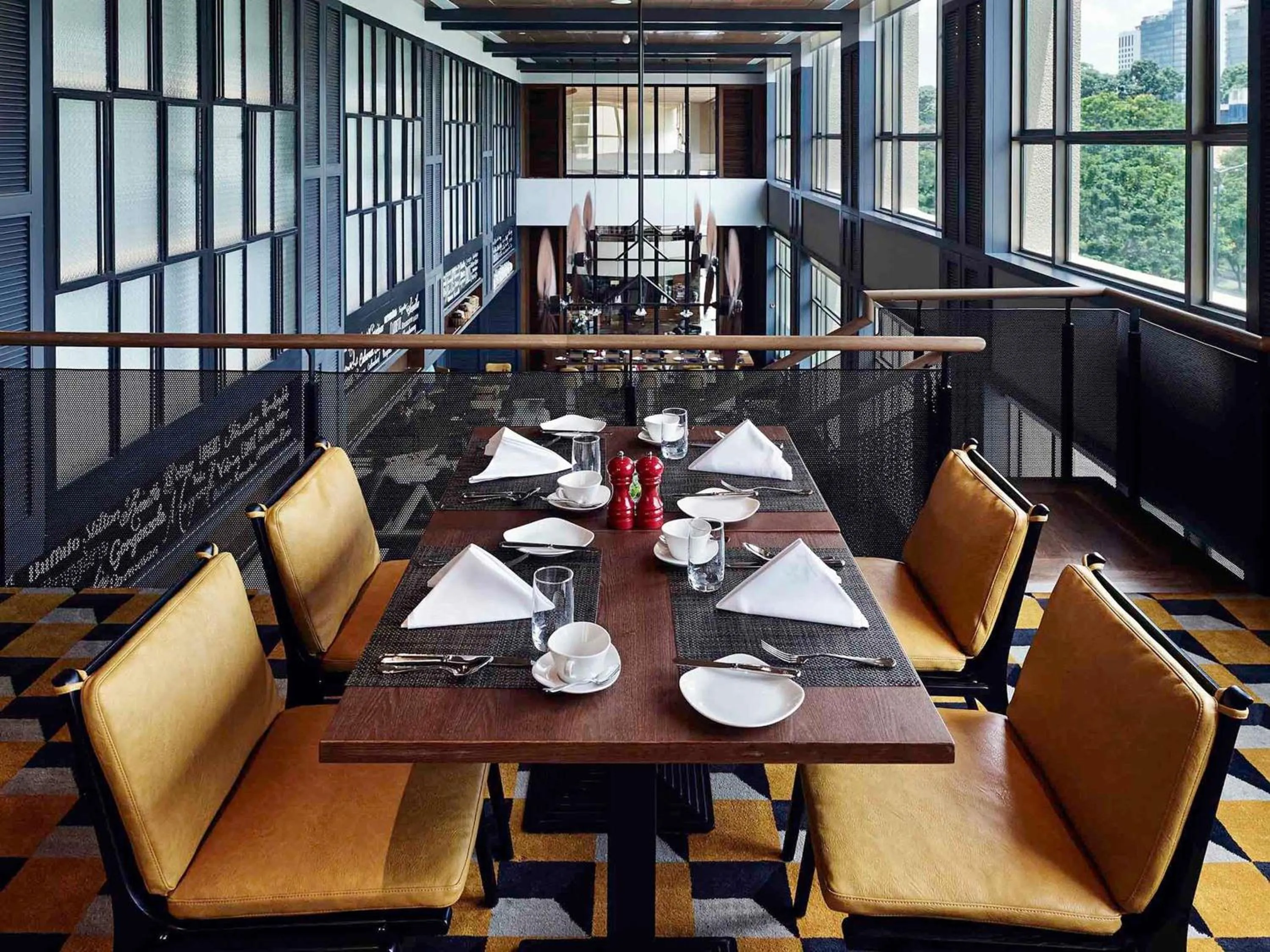 Restaurant/places to eat in Sofitel Saigon Plaza