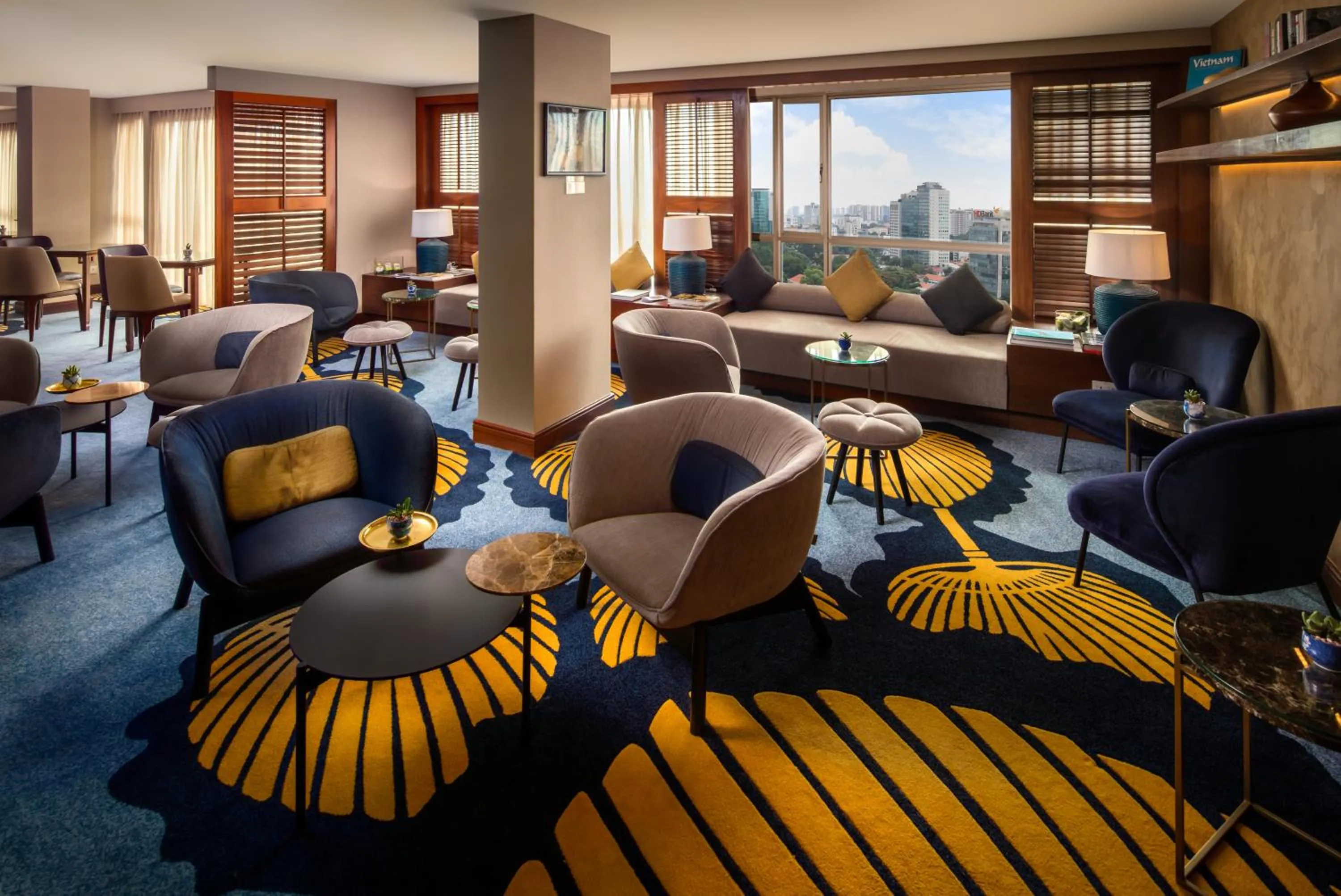 Lounge or bar in Sofitel Saigon Plaza