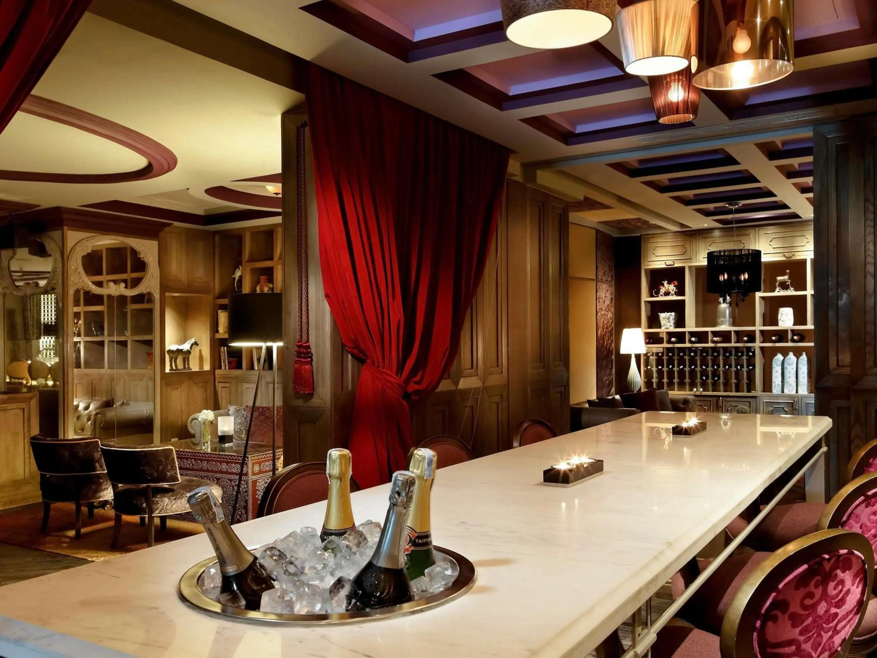 Lounge or bar in Sofitel Saigon Plaza