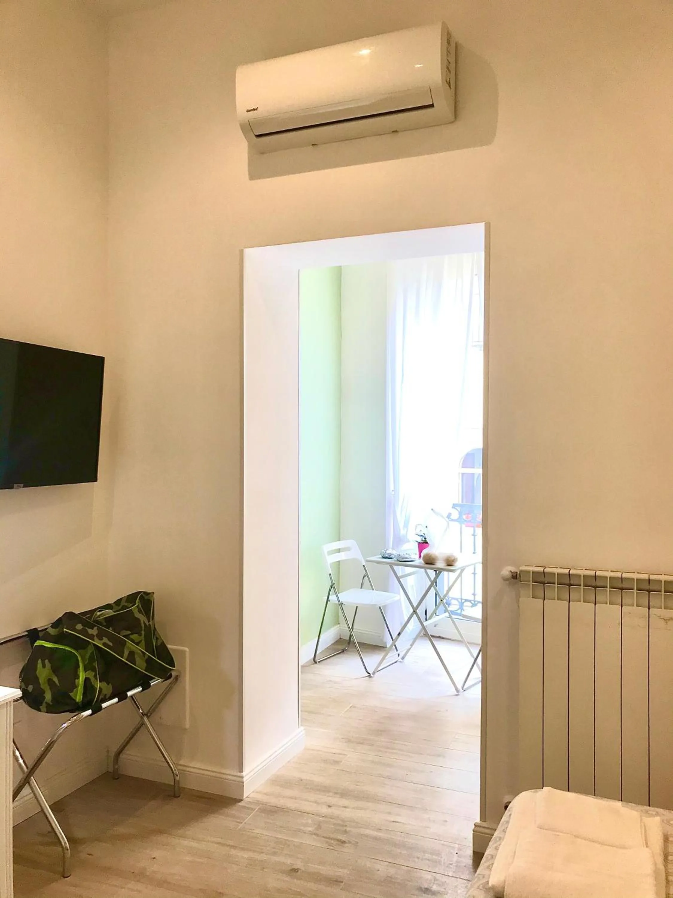 air conditioner in Agorà