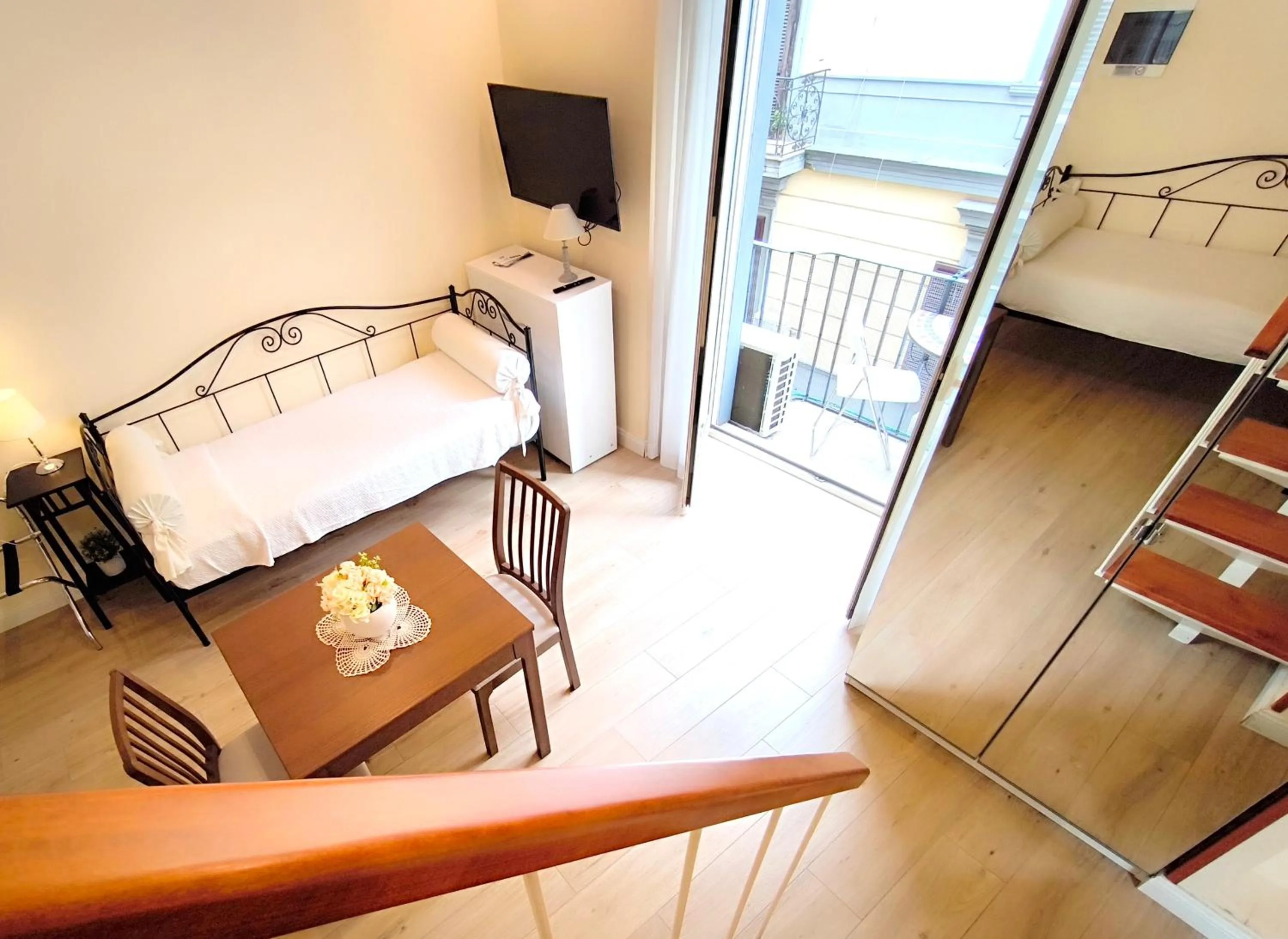 Seating area, Bed in Agorà