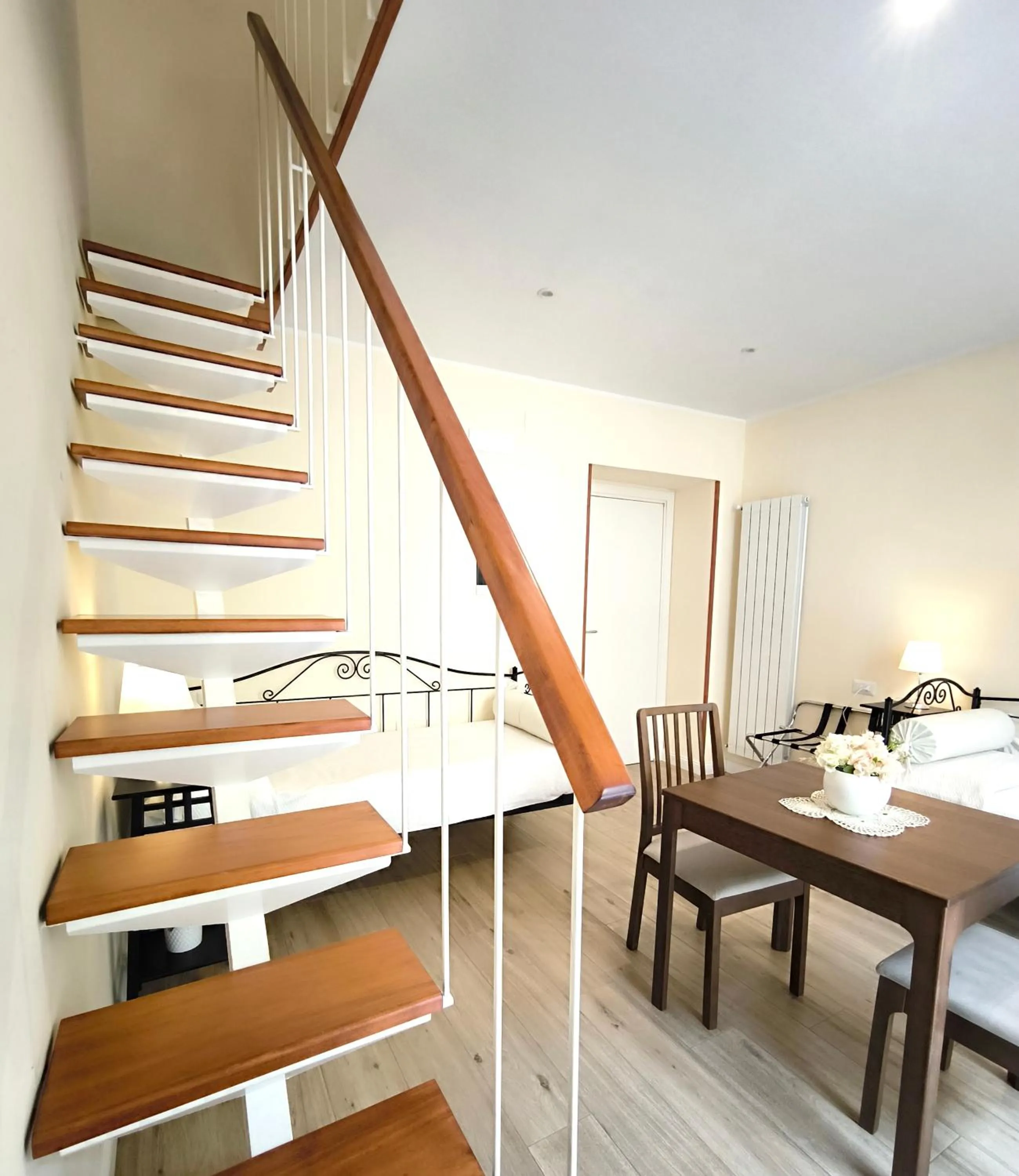 Seating area in Agorà