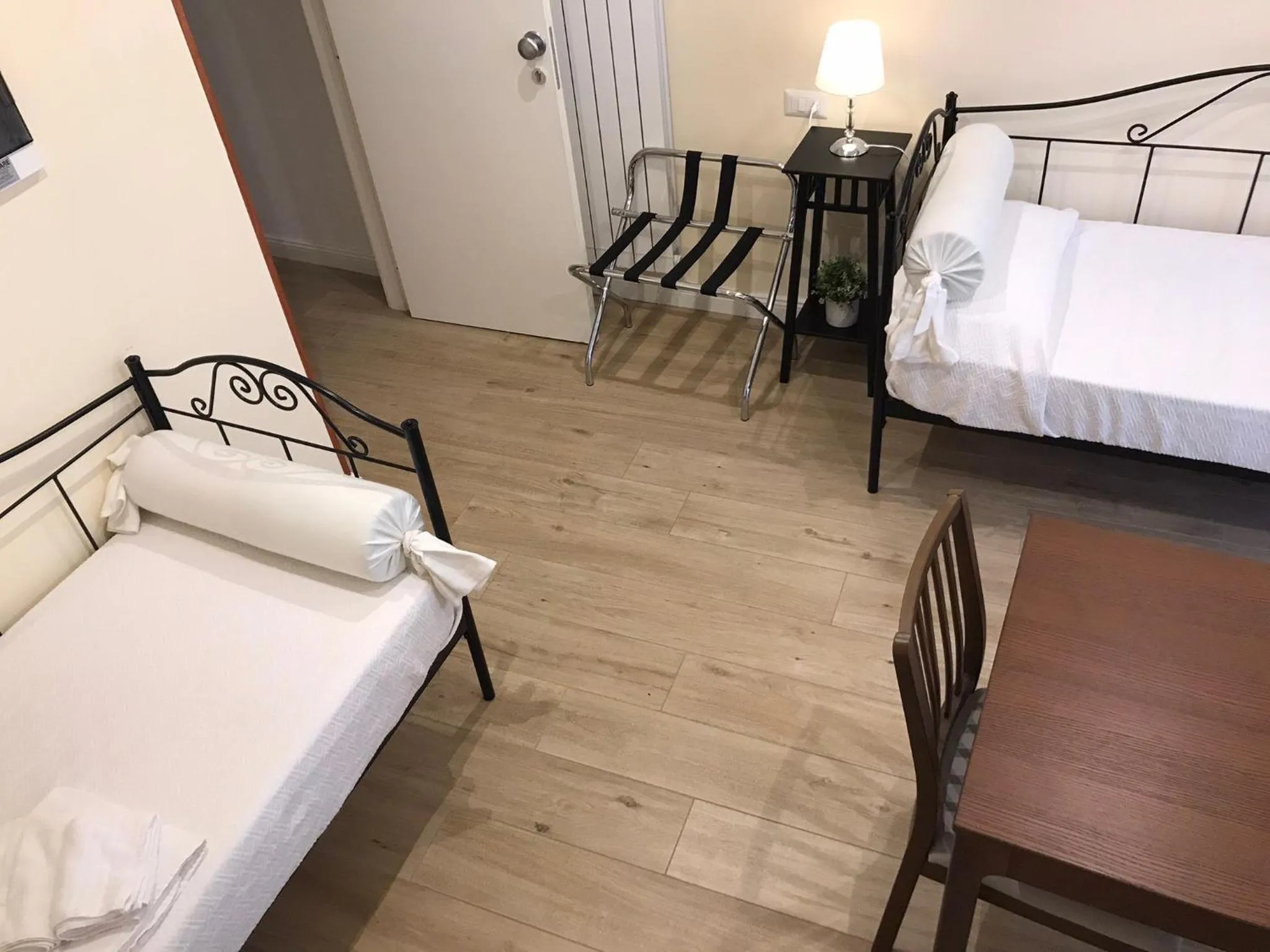 Photo of the whole room, Bed in Agorà