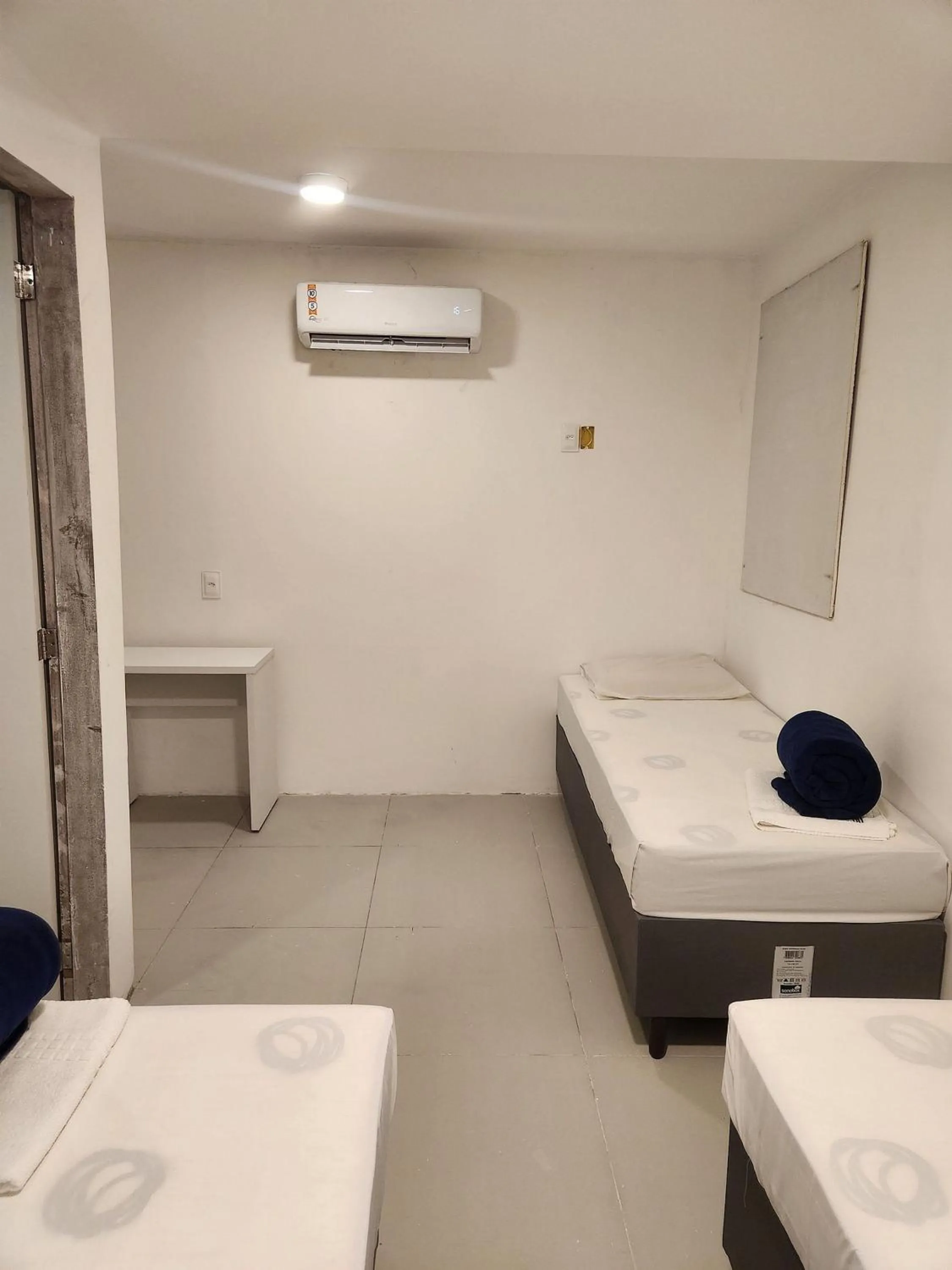 Bedroom, Bed in Sun Smart Hotel