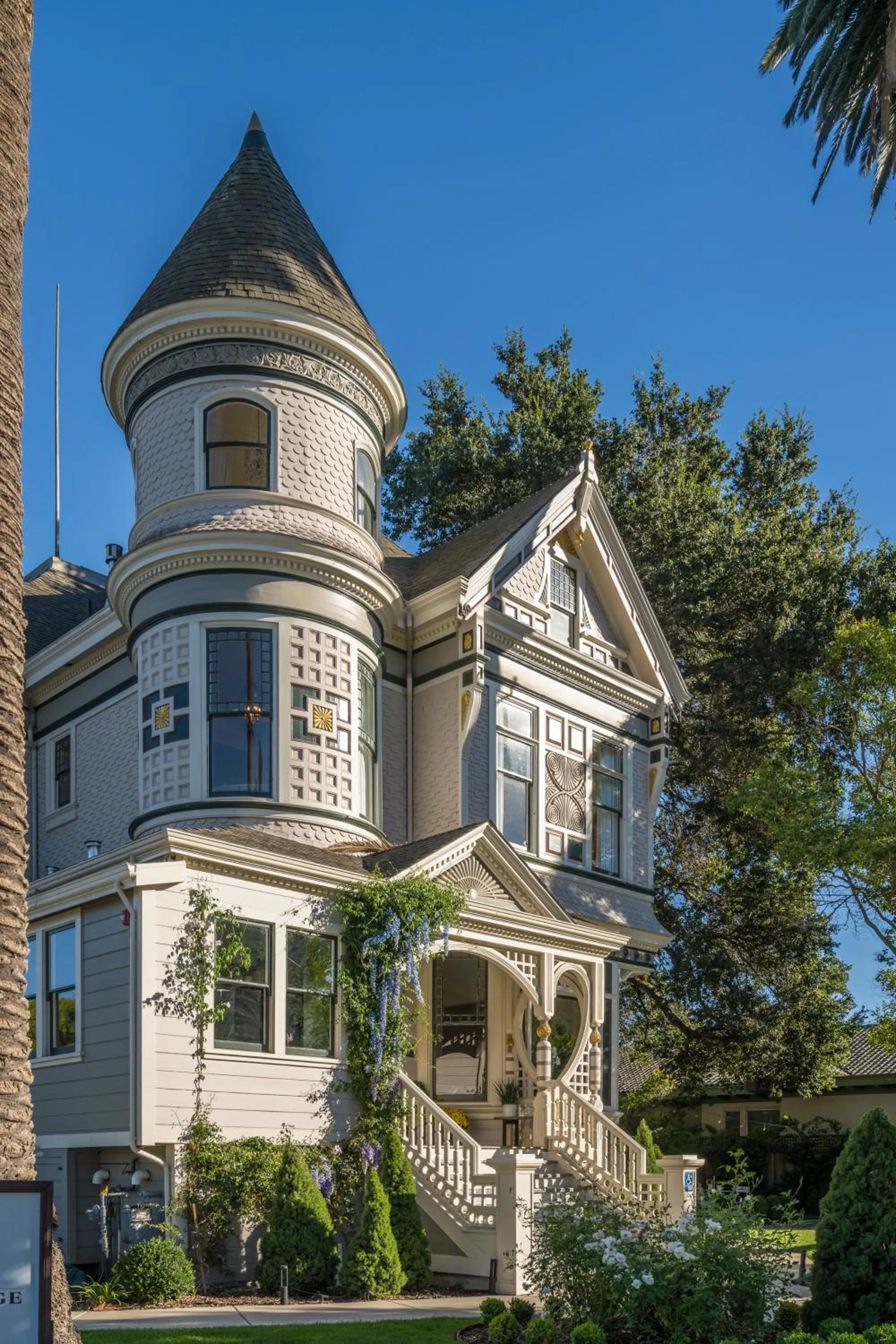 The George - Luxury Boutique Inn