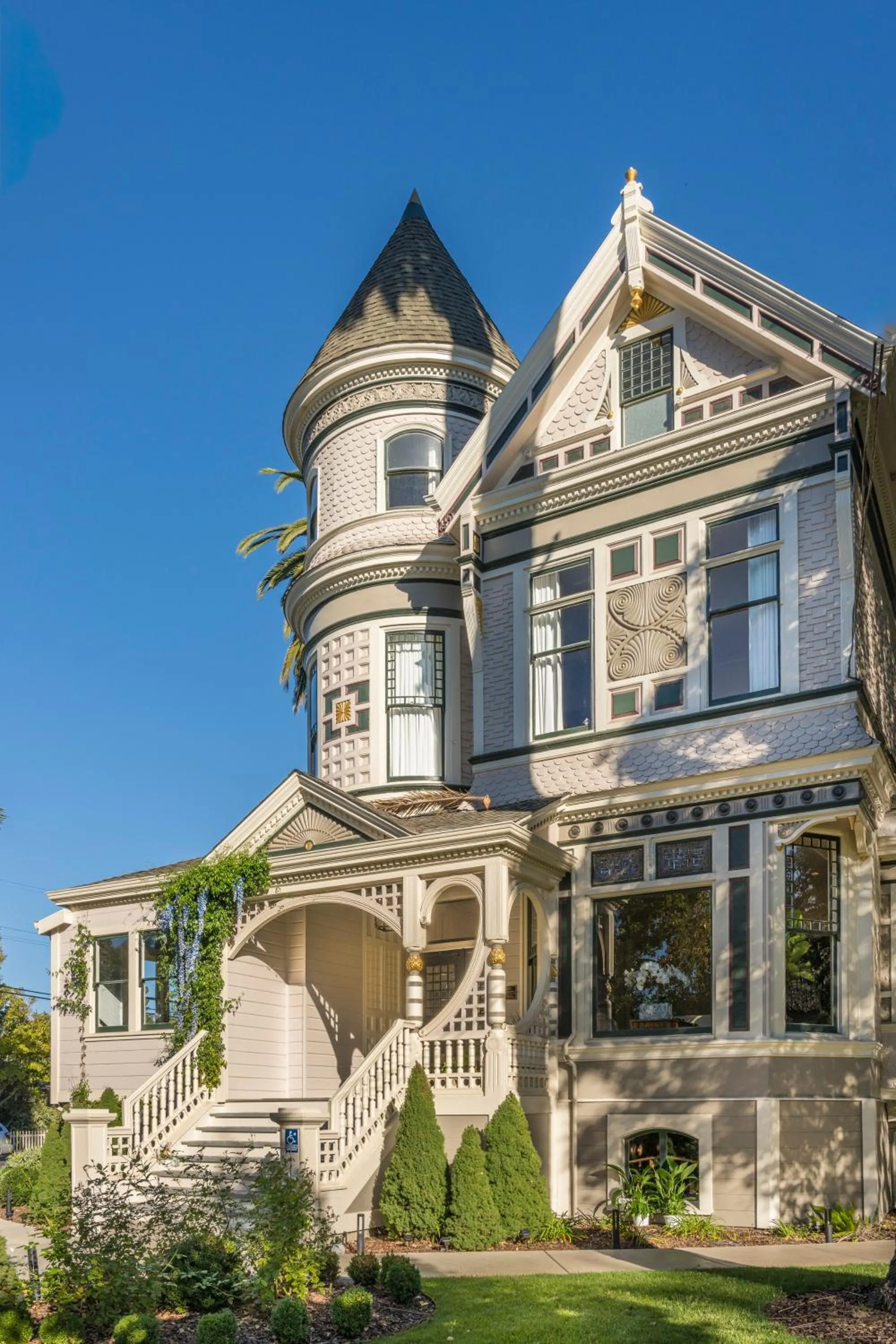 The George - Luxury Boutique Inn