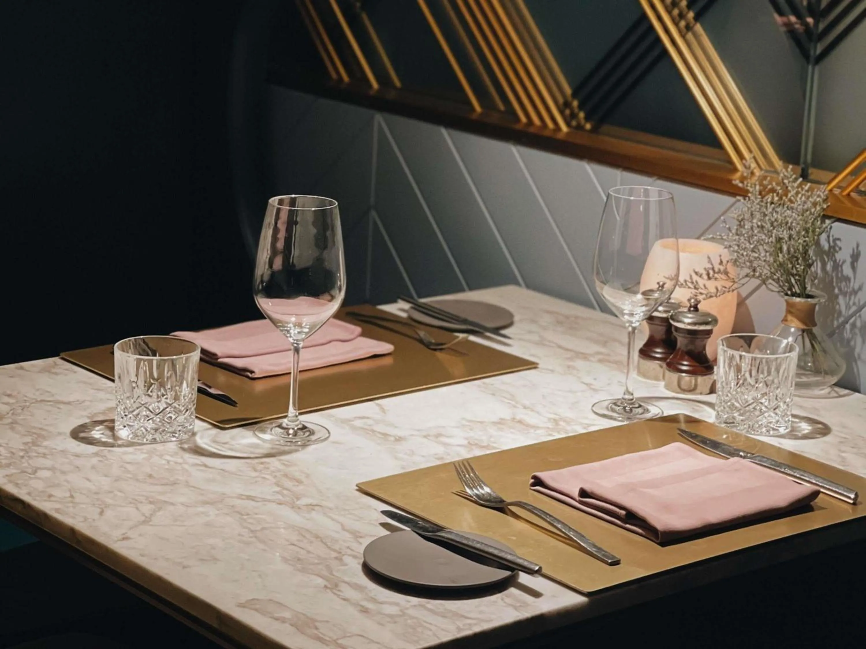 Restaurant/places to eat in Sofitel Legend Metropole Hanoi