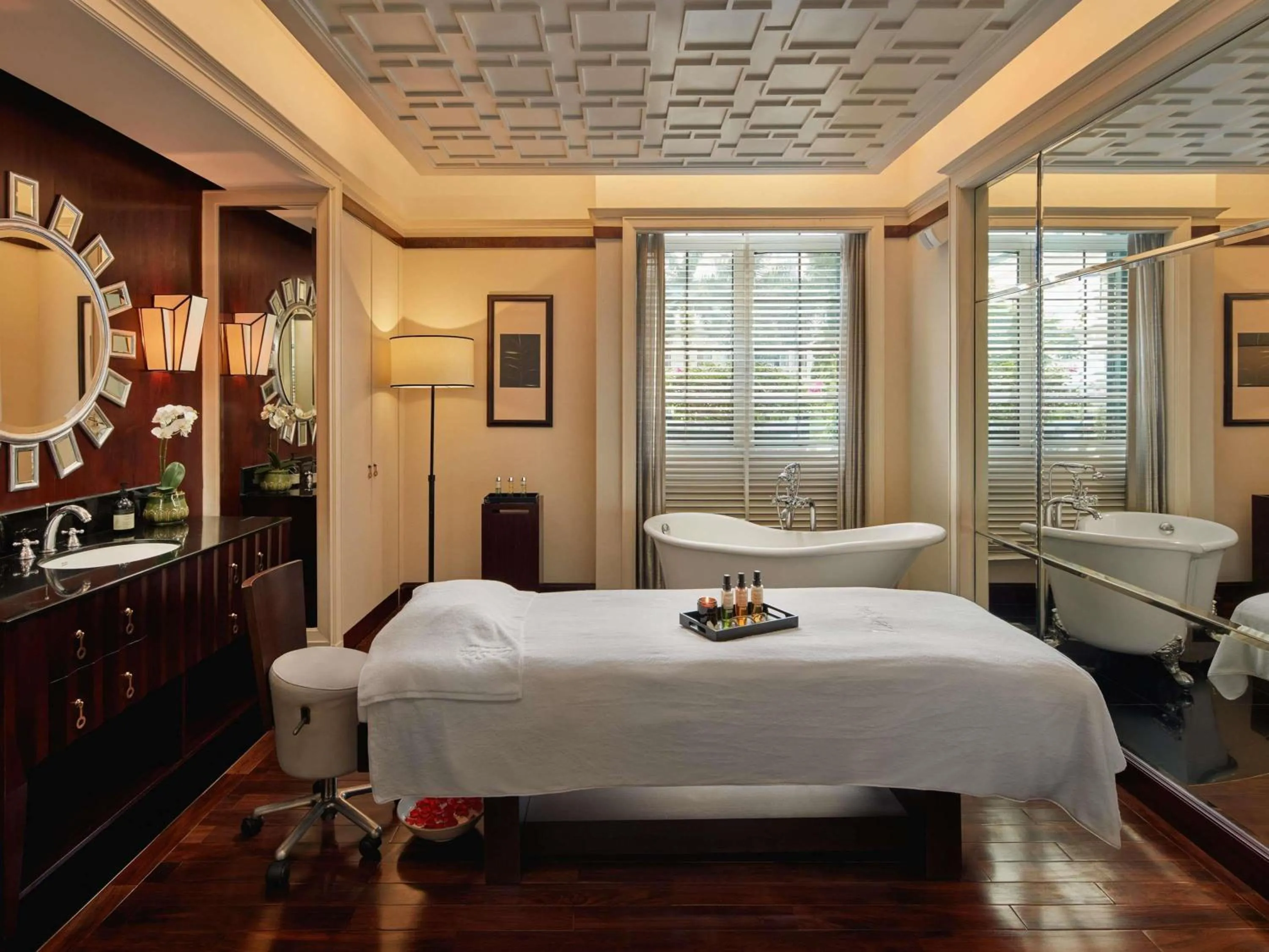 Spa and wellness centre/facilities, Bed in Sofitel Legend Metropole Hanoi