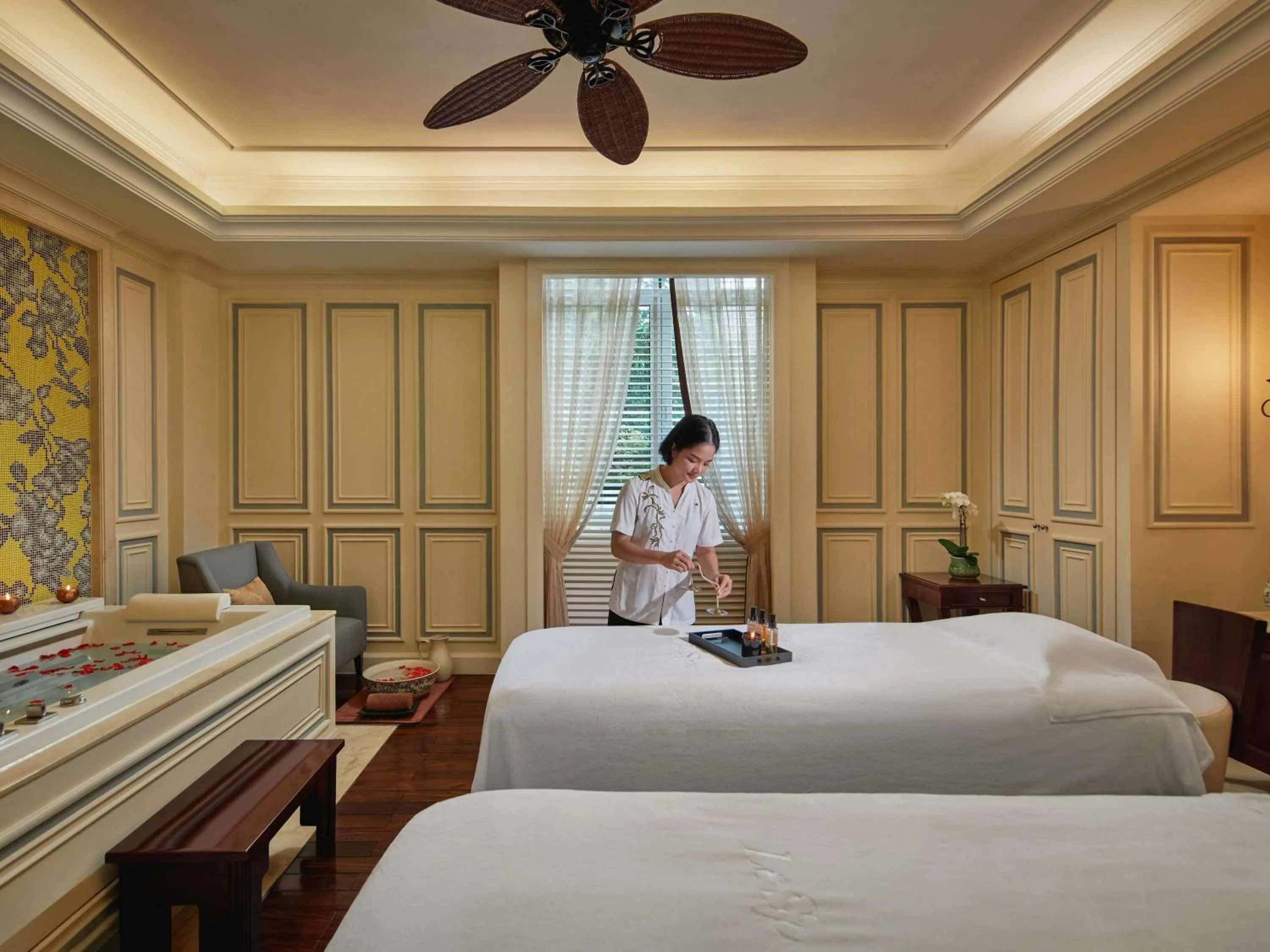 Spa and wellness centre/facilities, Bed in Sofitel Legend Metropole Hanoi