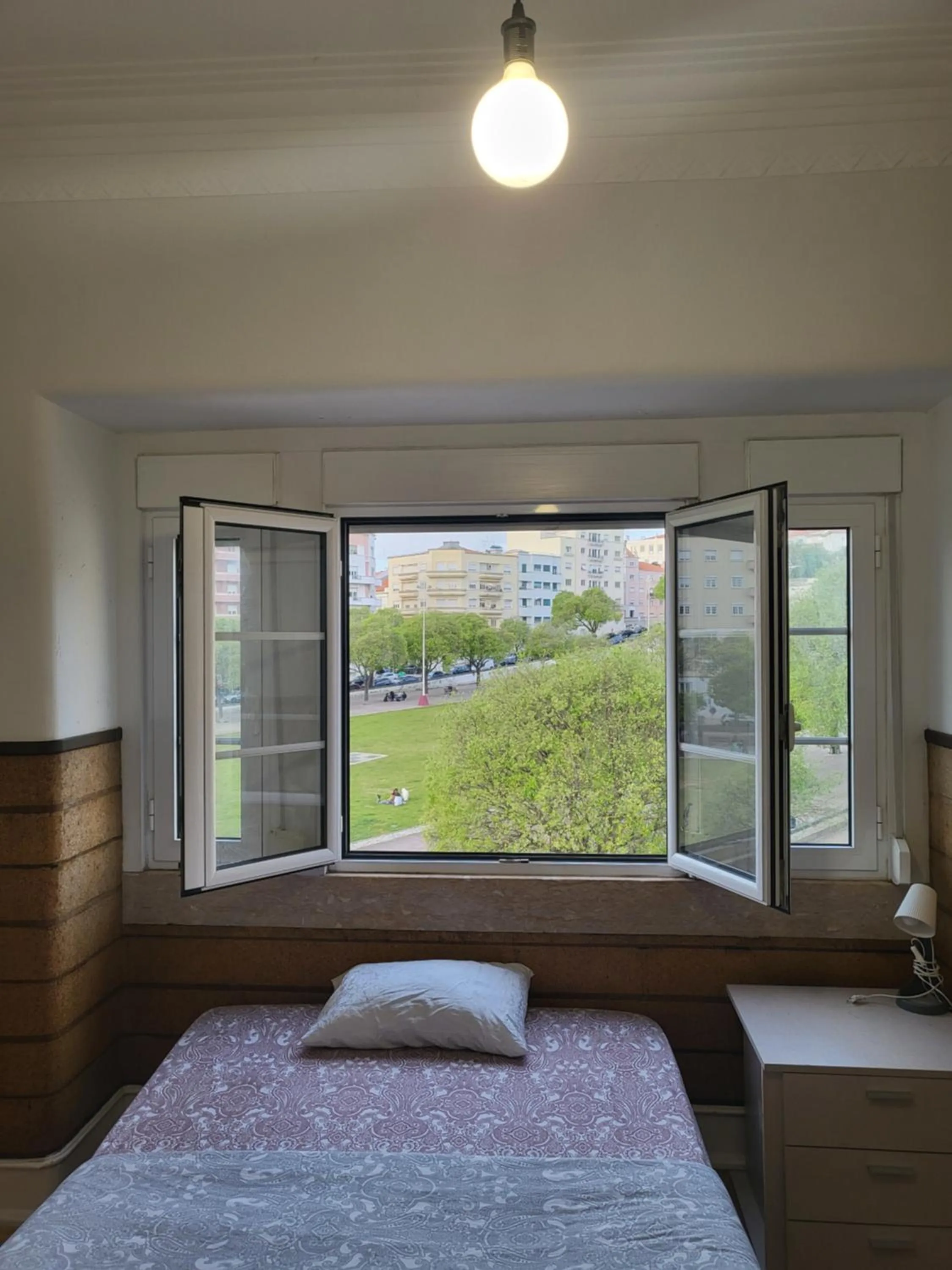 Bed in Rainbow Guest House