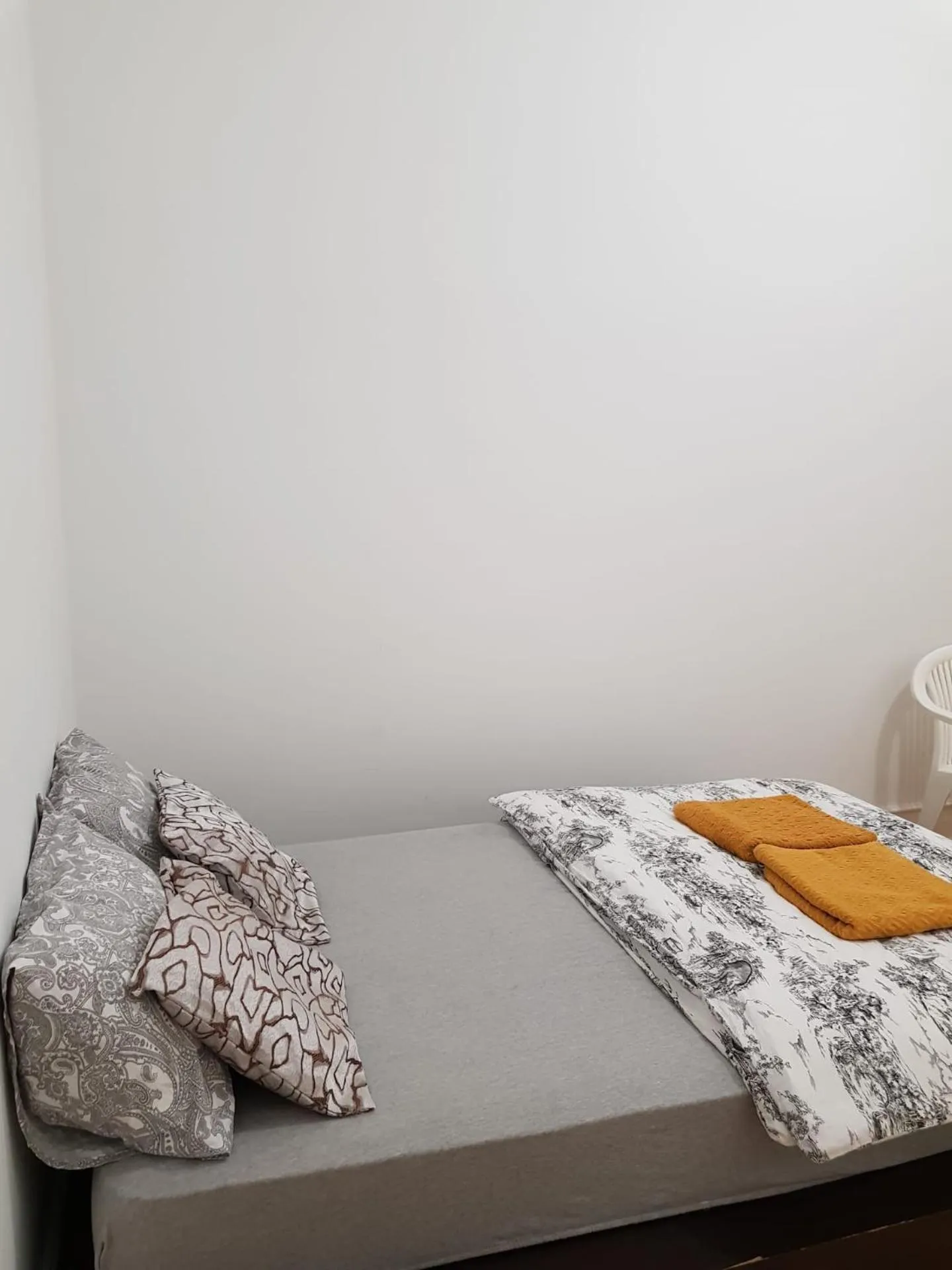 Bed in Rainbow Guest House