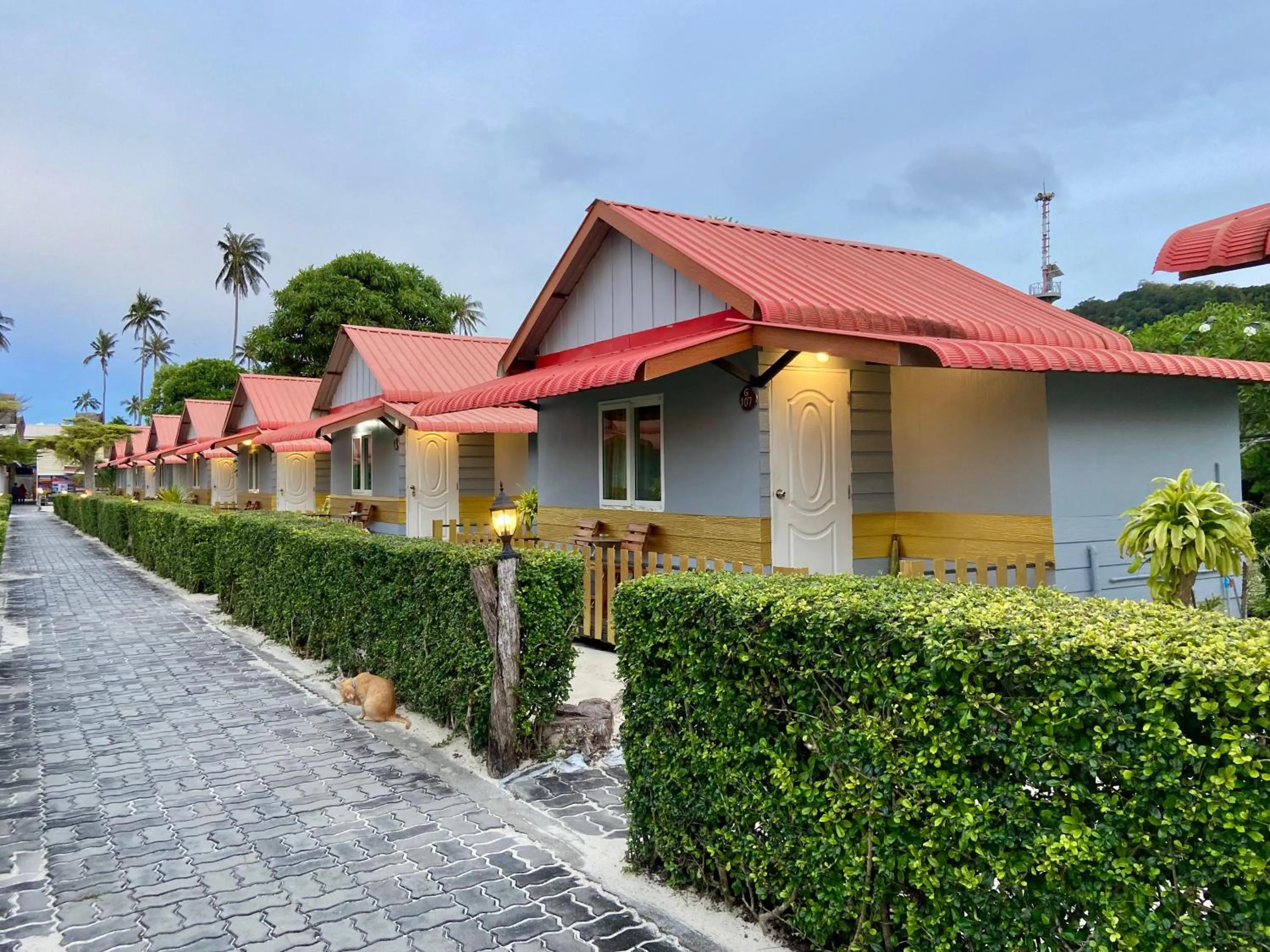 Property building in Phi Phi Ba Kao Bay Resort