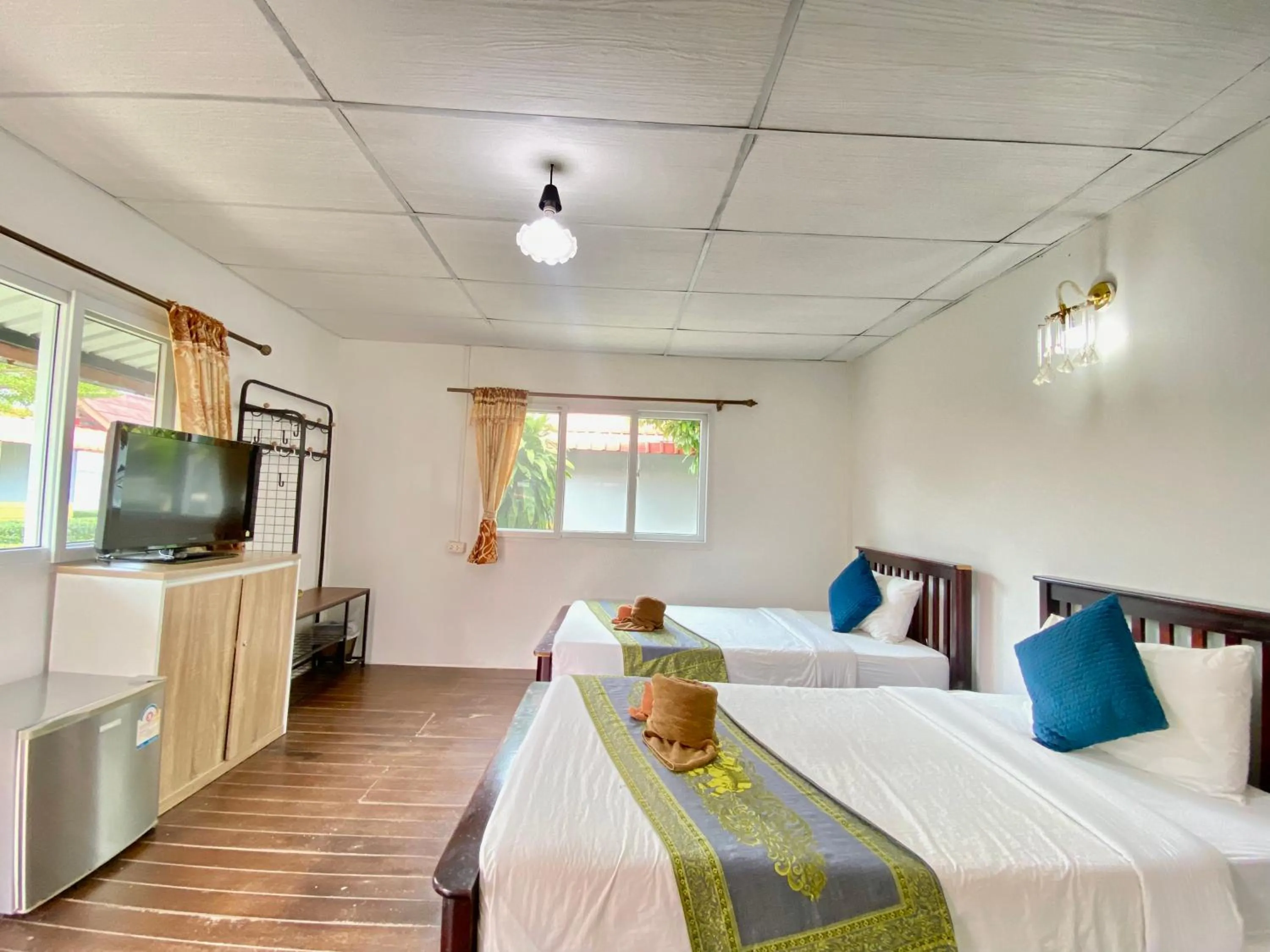 Bed in Phi Phi Ba Kao Bay Resort