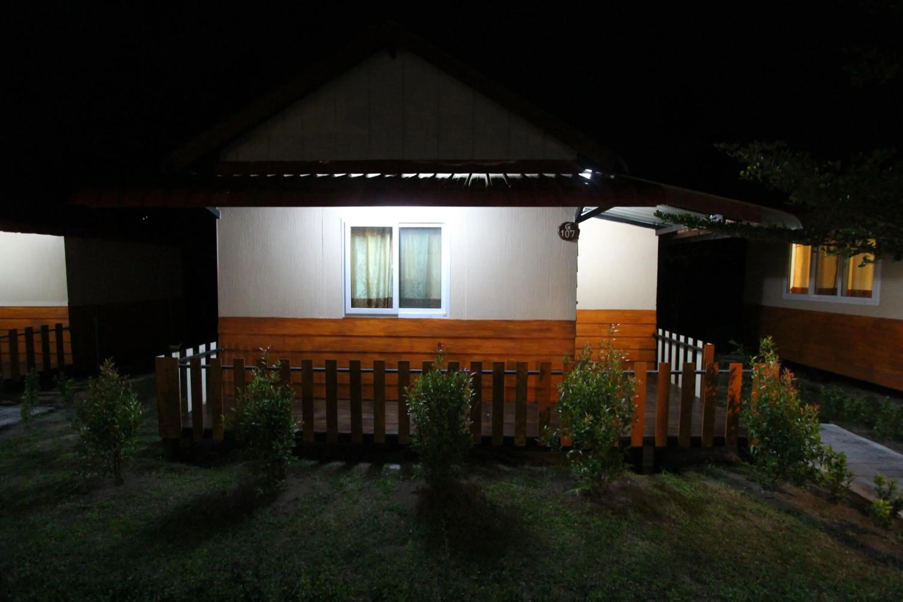 Property building in Phi Phi Ba Kao Bay Resort