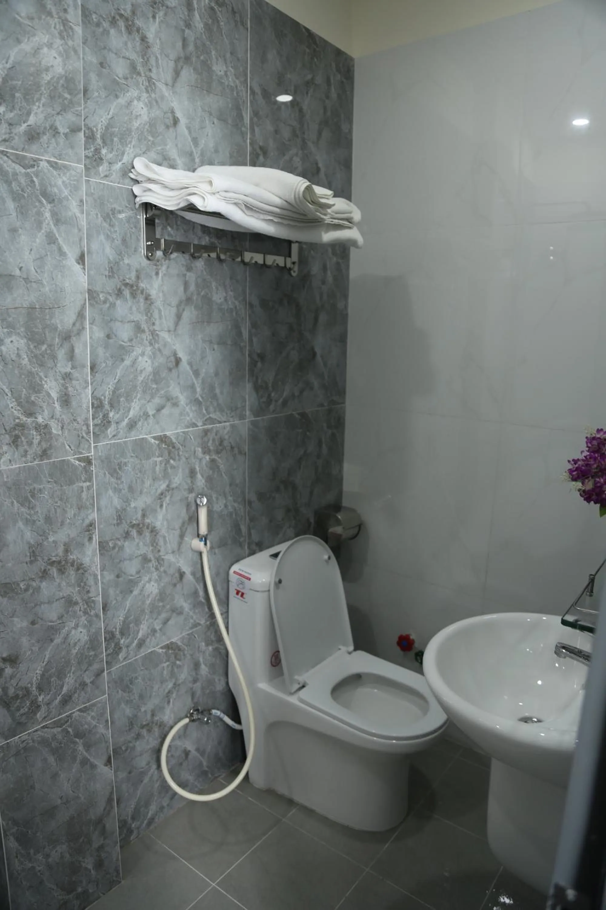 Toilet in Khách sạn Bạch Mai Vũng Tàu - Bach Mai Vung Tau hotel