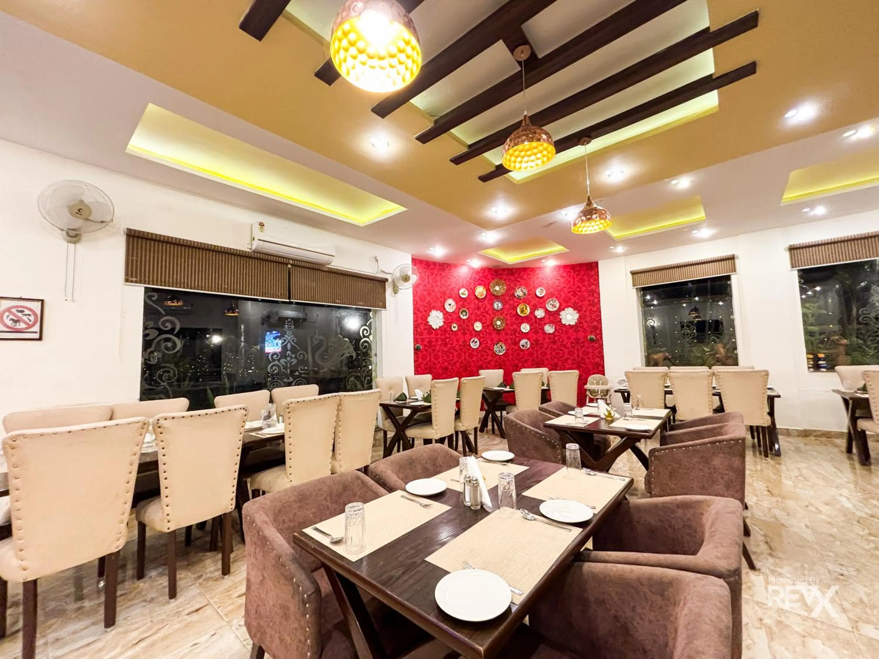 Restaurant/places to eat in The Neeraj River Forest Resort Ayurvedic Wellness Center