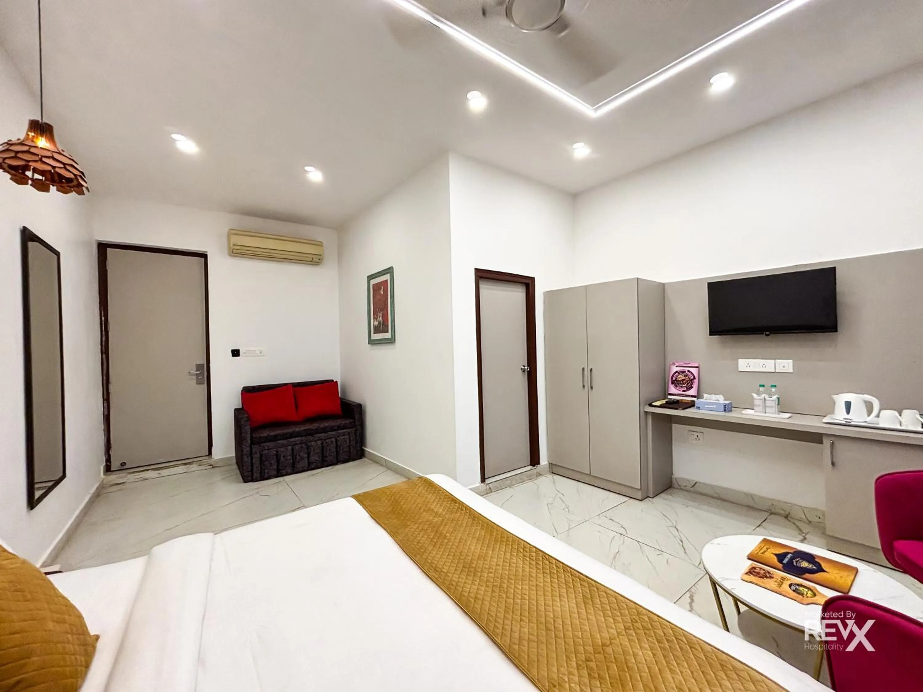 Communal lounge/ TV room, Bed in The Neeraj River Forest Resort Ayurvedic Wellness Center