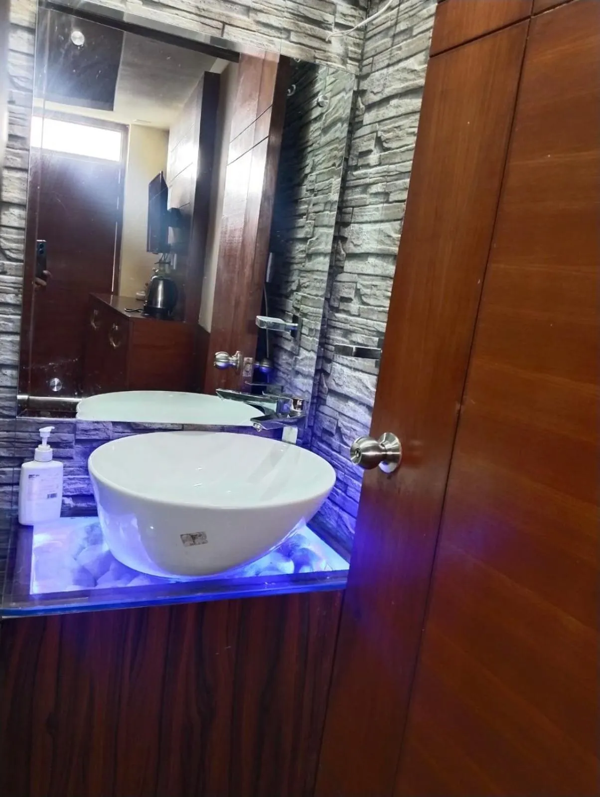 Bathroom in Icebergs Mussoorie - A Boutique stay and 24 hrs roof top cafe
