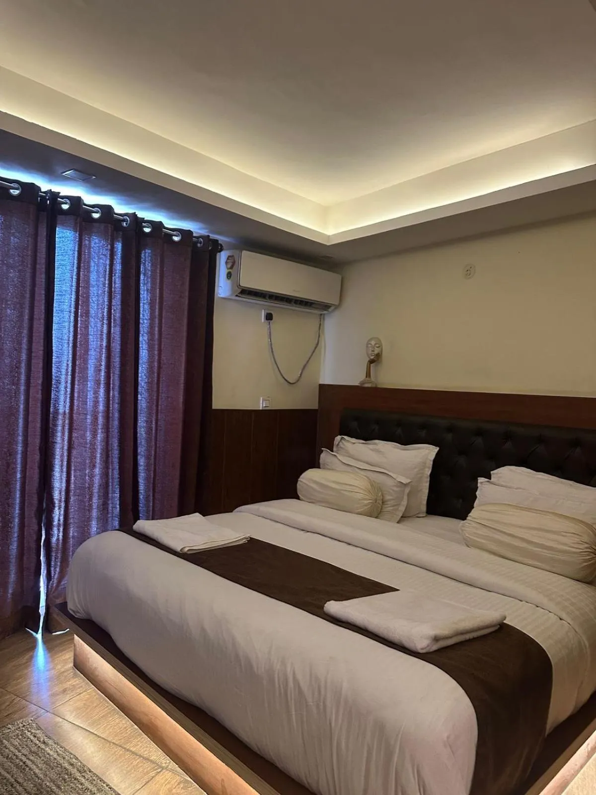 Bed in Icebergs Mussoorie - A Boutique stay and 24 hrs roof top cafe