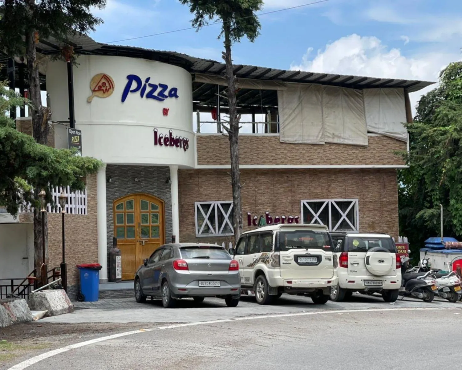 Parking in Icebergs Mussoorie - A Boutique stay and 24 hrs roof top cafe