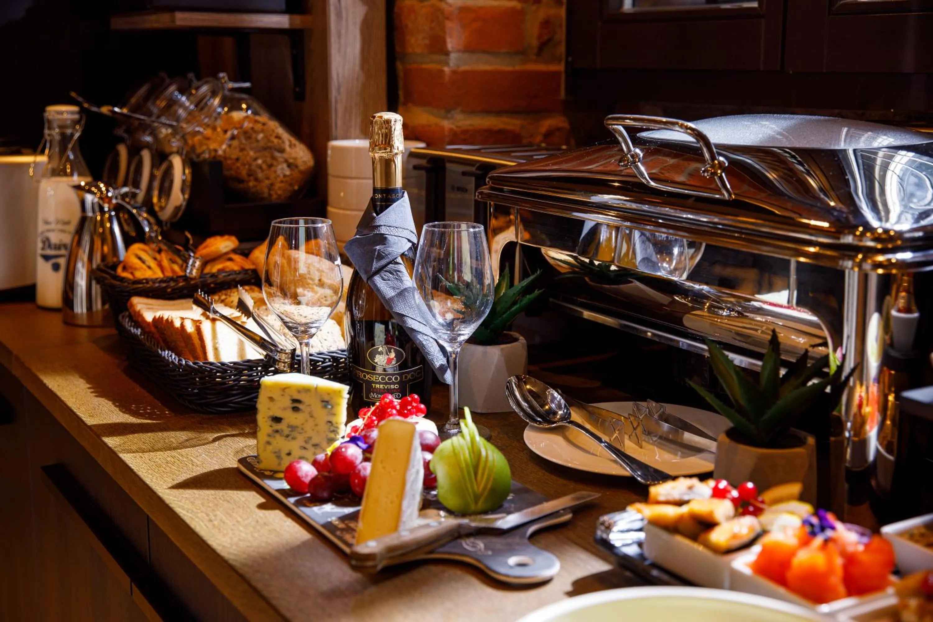 Breakfast in SCHUSTER Boarding House