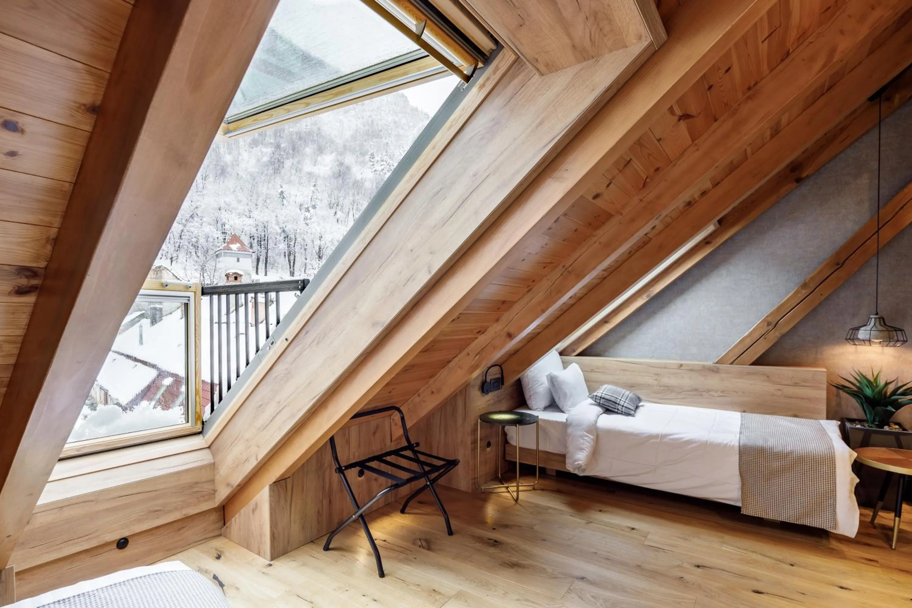 Winter, Bed in SCHUSTER Boarding House