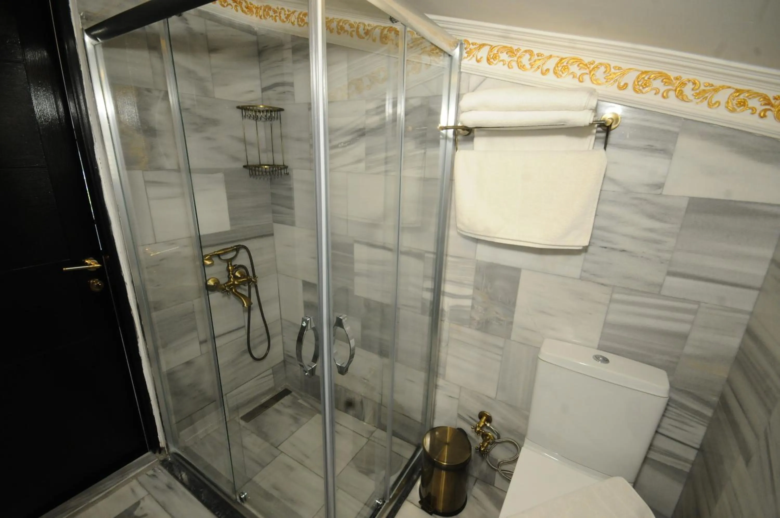 Bathroom in The Old Ottoman Castle