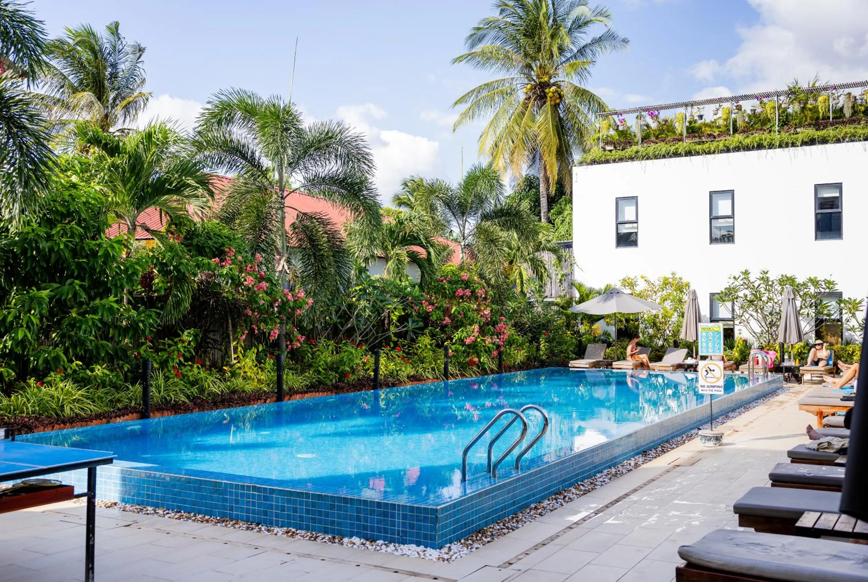 Swimming pool in Onederz Kampot