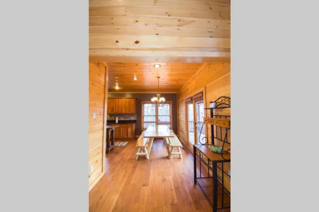 Secluded Cabin near Downtown Blue Ridge