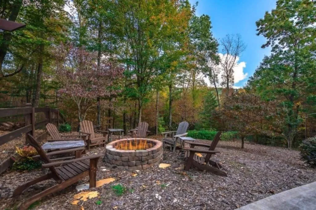 Secluded Cabin near Downtown Blue Ridge