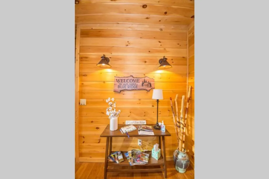 Secluded Cabin near Downtown Blue Ridge