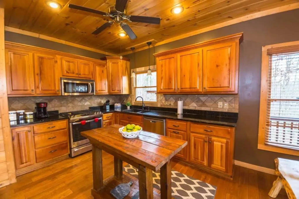 Secluded Cabin near Downtown Blue Ridge