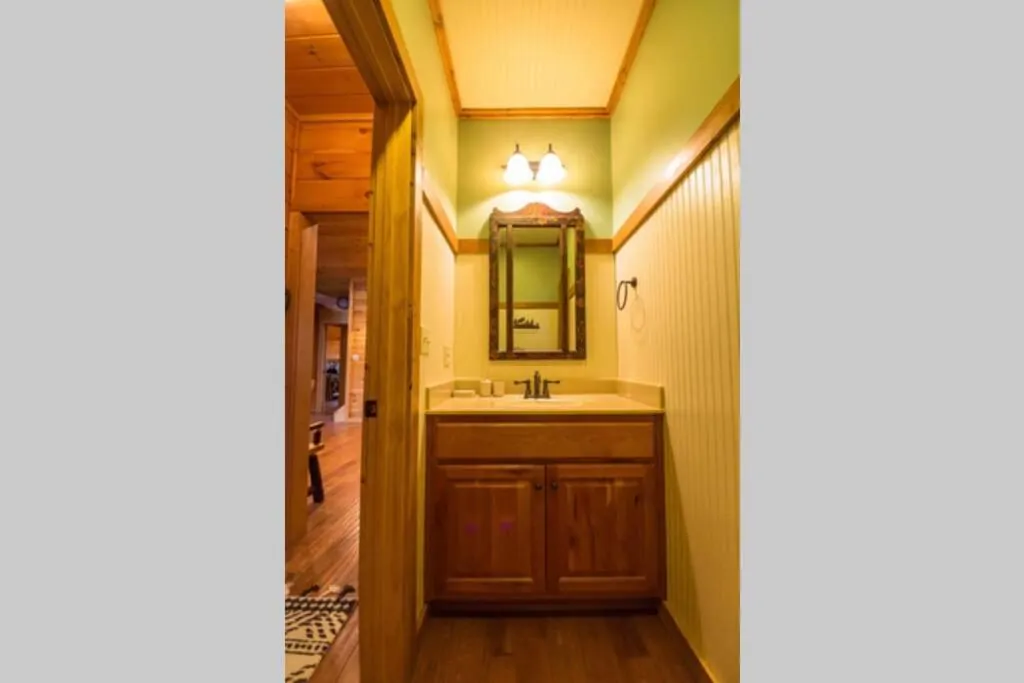 Secluded Cabin near Downtown Blue Ridge