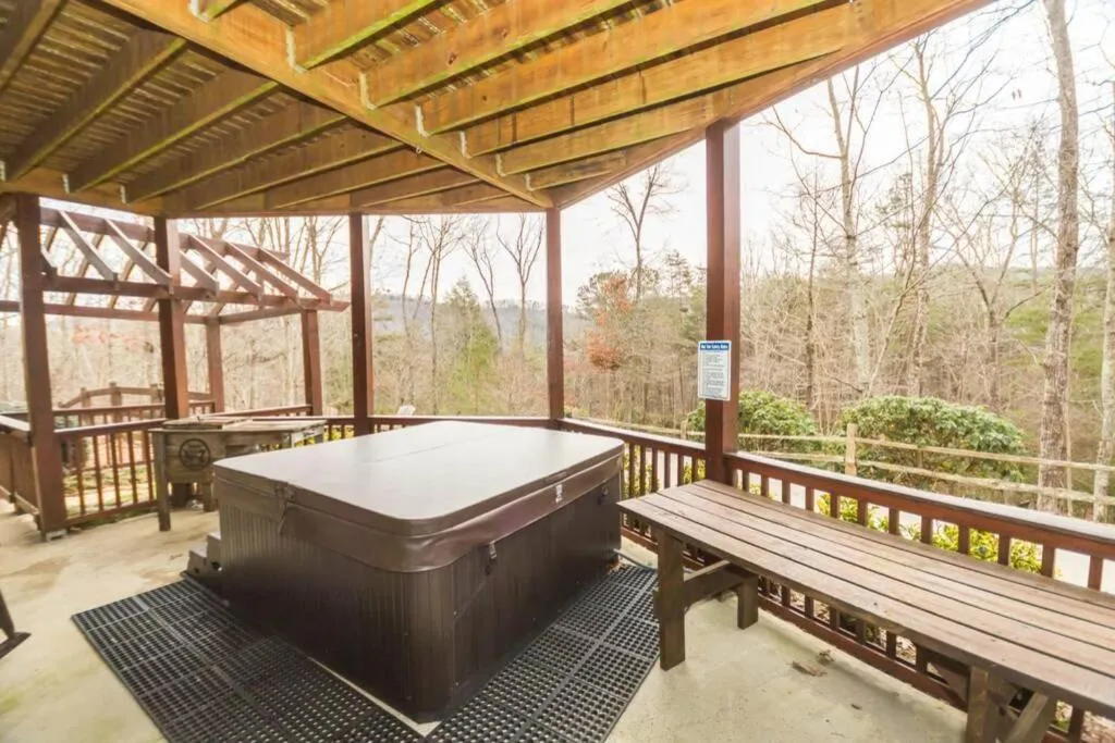 Secluded Cabin near Downtown Blue Ridge